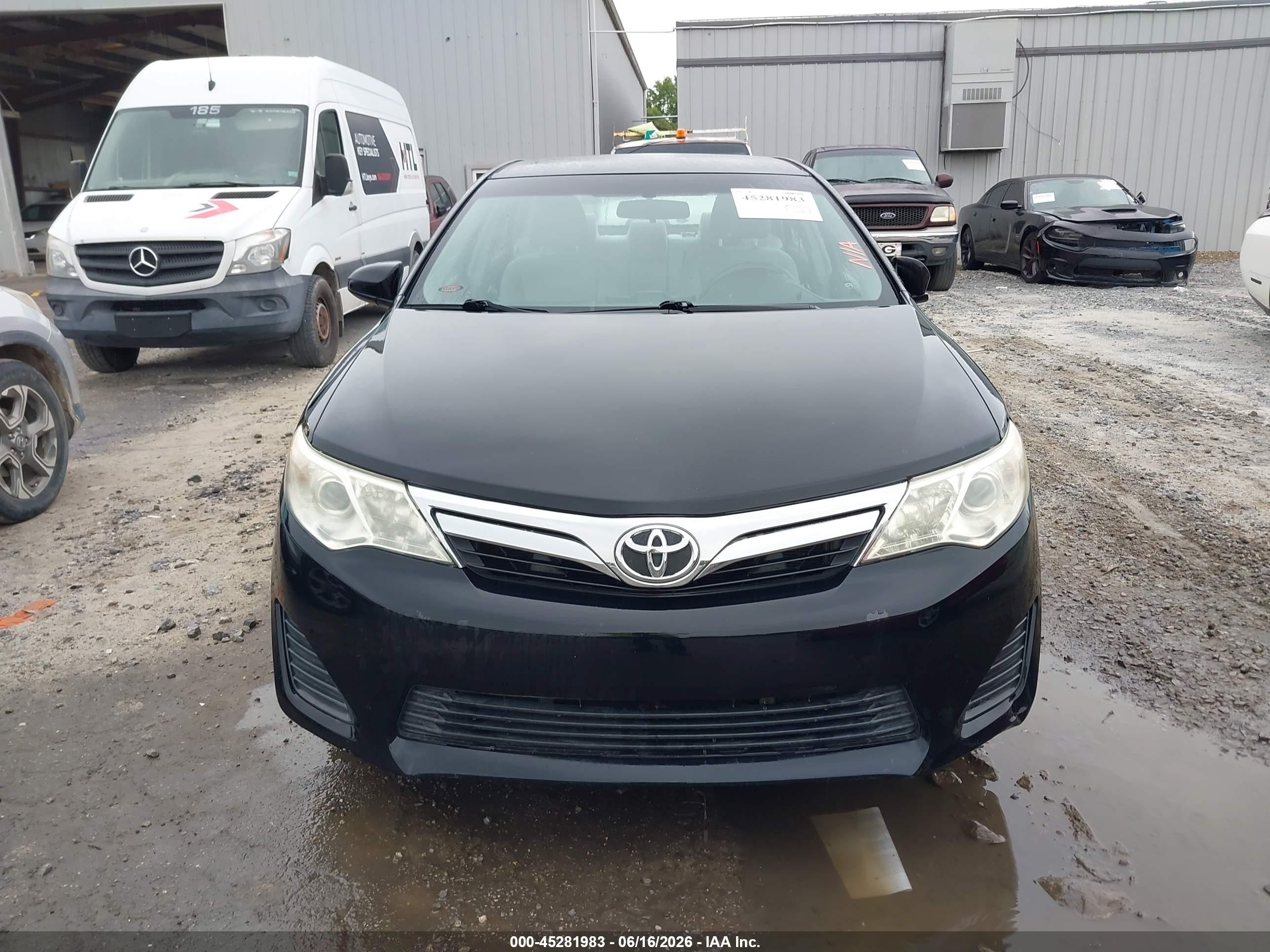 2014 Toyota Camry Le Black vin: 4T1BF1FKXEU317043