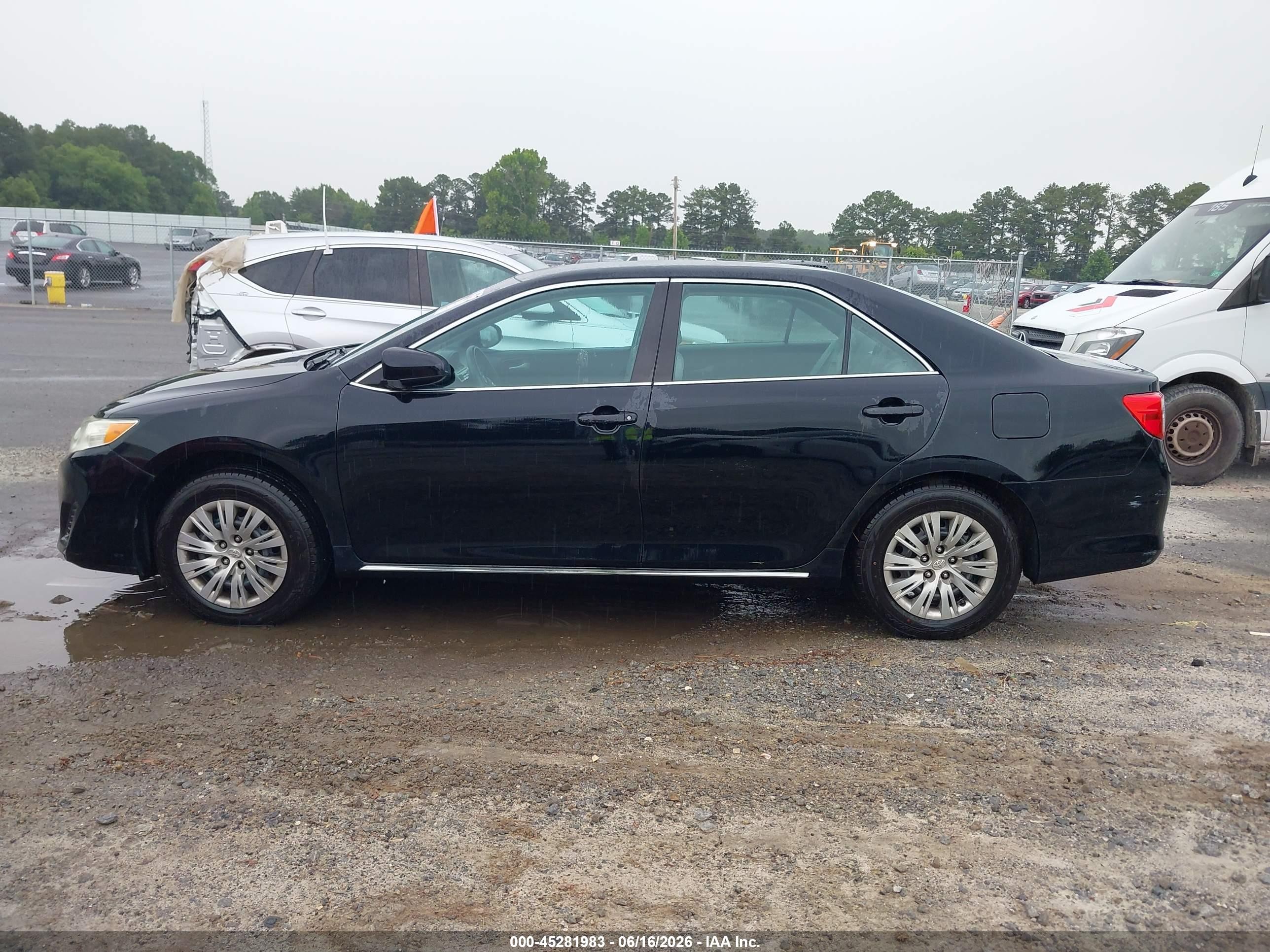 2014 Toyota Camry Le Black vin: 4T1BF1FKXEU317043