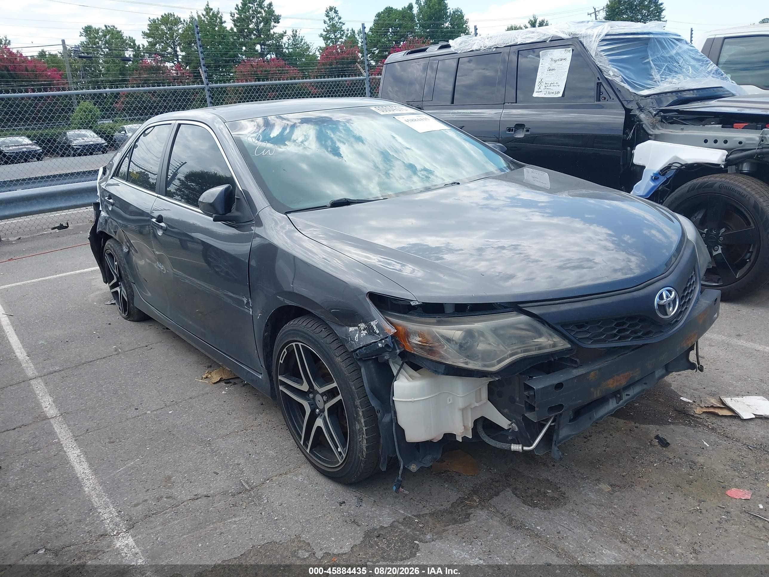 2014 Toyota Camry Se Gray vin: 4T1BF1FKXEU322453