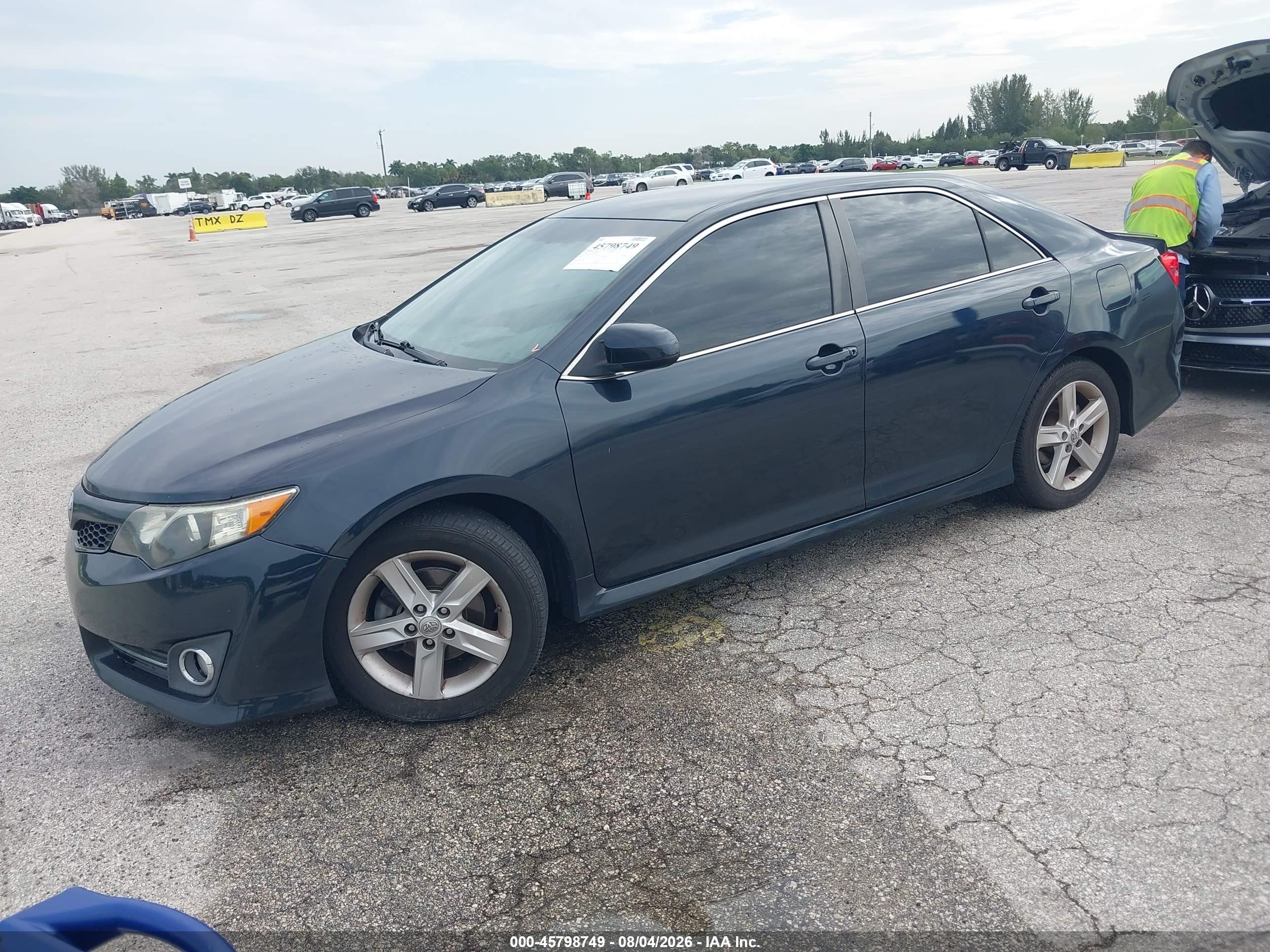 2014 Toyota Camry Se Dark Blue vin: 4T1BF1FKXEU325580