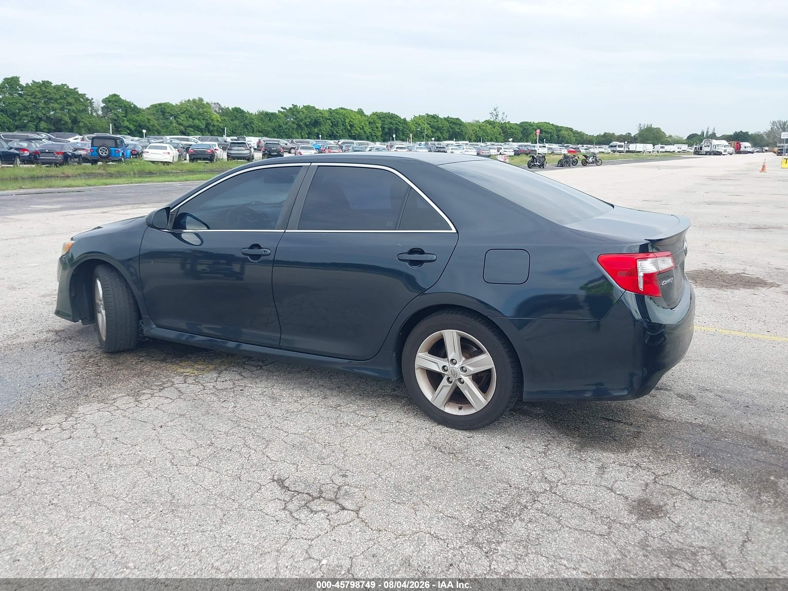 2014 Toyota Camry Se Dark Blue vin: 4T1BF1FKXEU325580