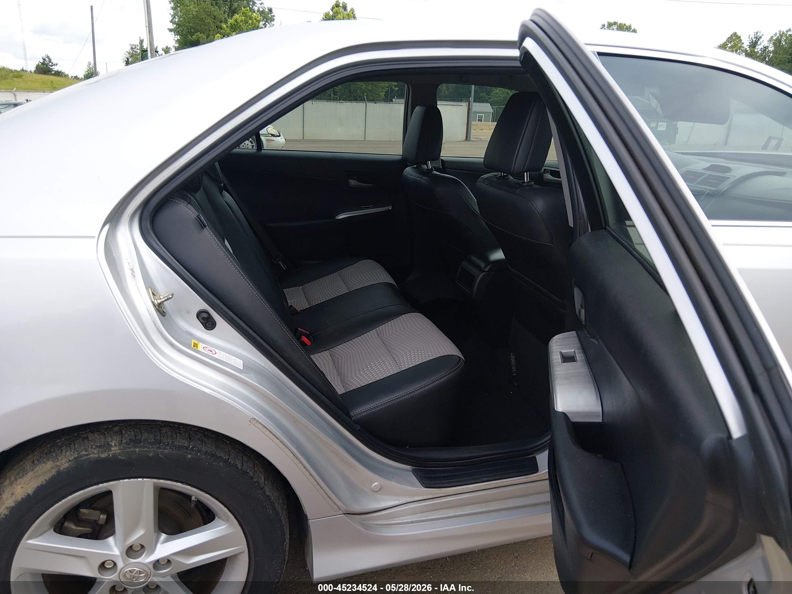 2014 Toyota Camry Se Silver vin: 4T1BF1FKXEU328446