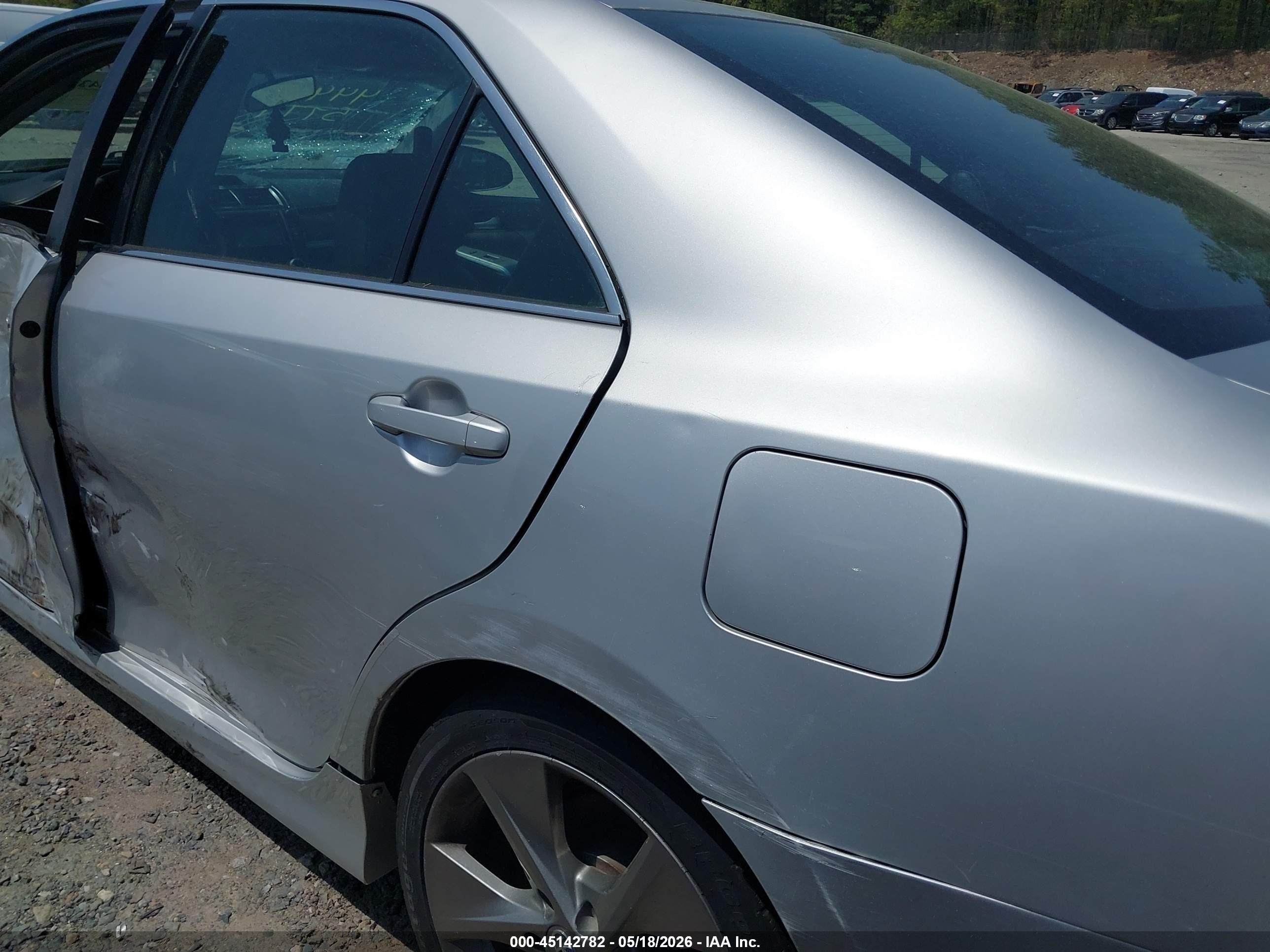2014 Toyota Camry Se Sport Silver vin: 4T1BF1FKXEU393393