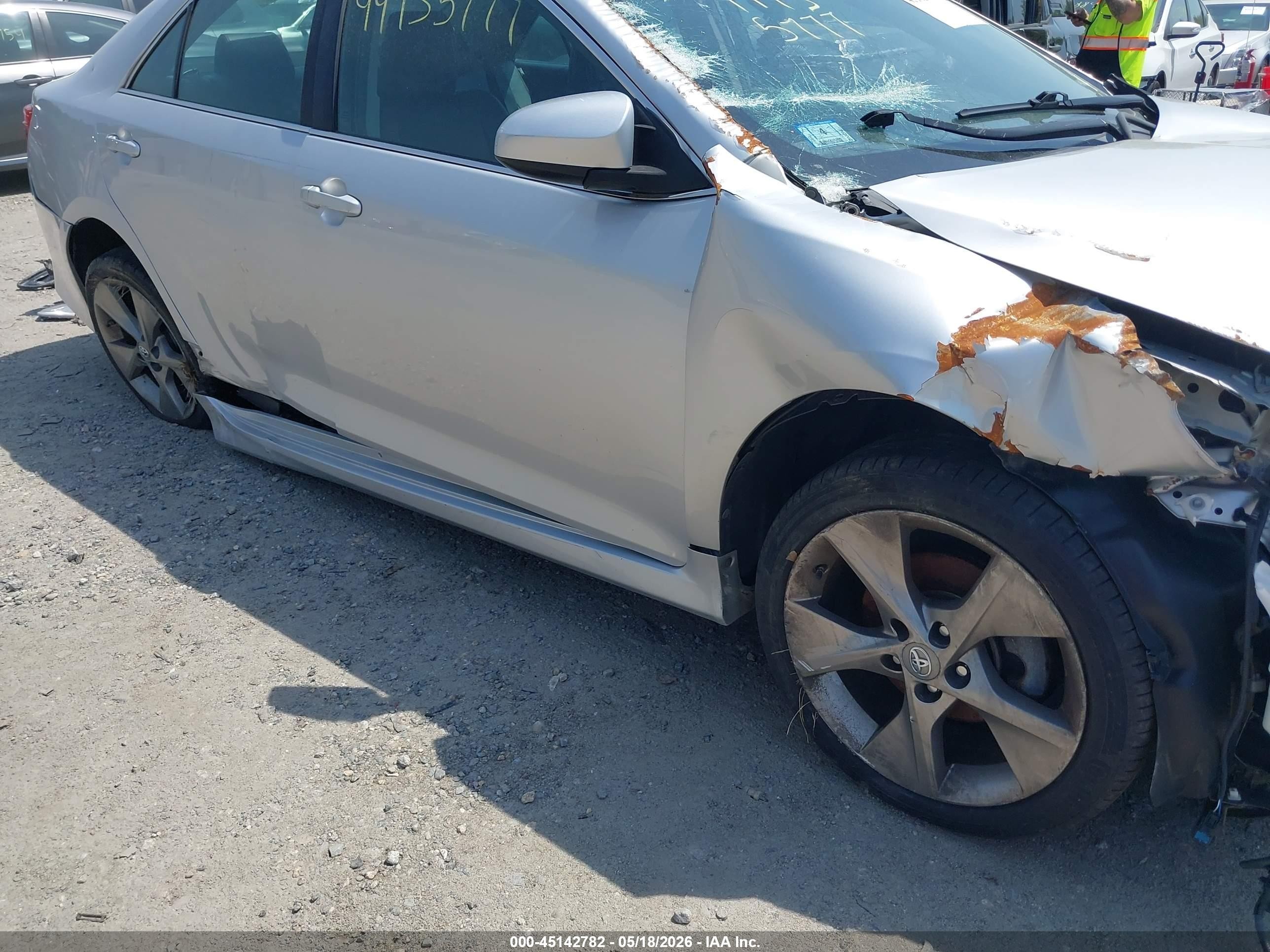 2014 Toyota Camry Se Sport Silver vin: 4T1BF1FKXEU393393