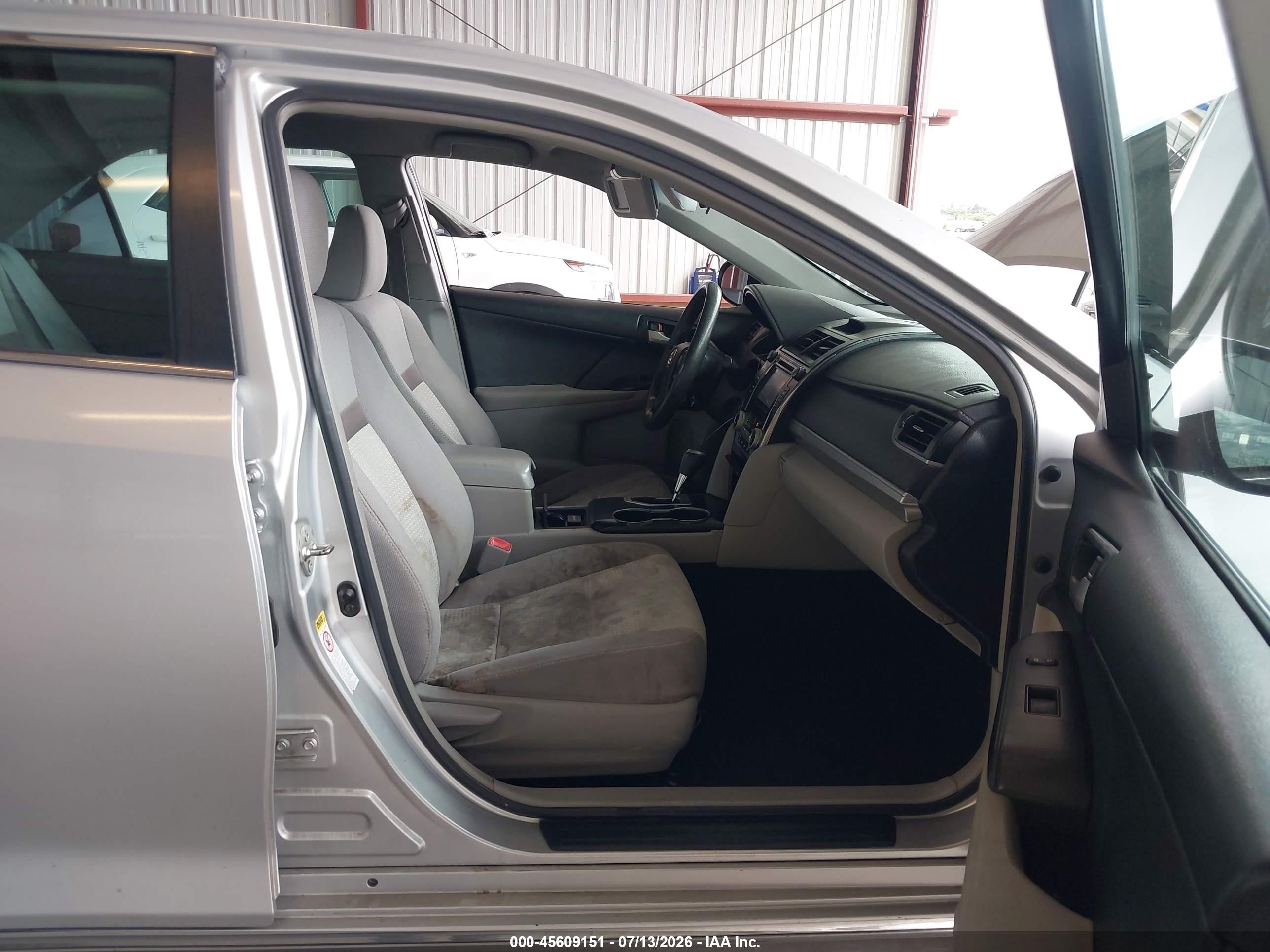 2014 Toyota Camry Le Silver vin: 4T1BF1FKXEU397394