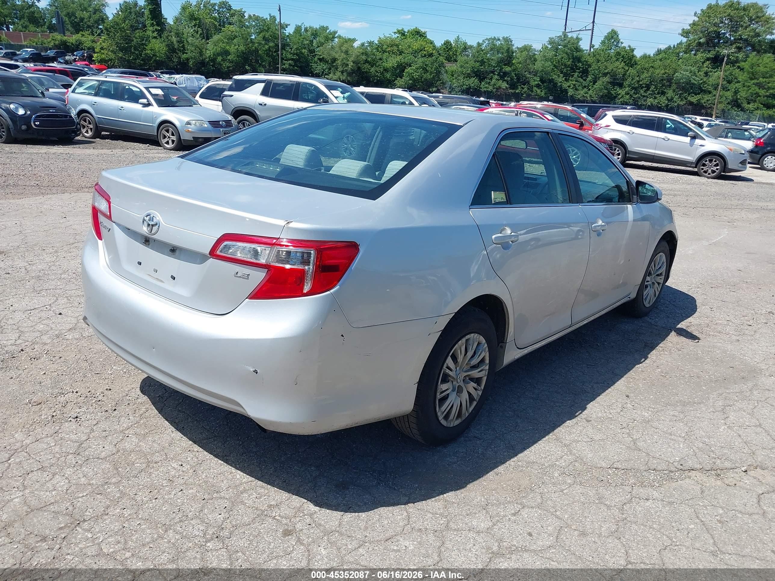 2014 Toyota Camry Le Silver vin: 4T1BF1FKXEU404652