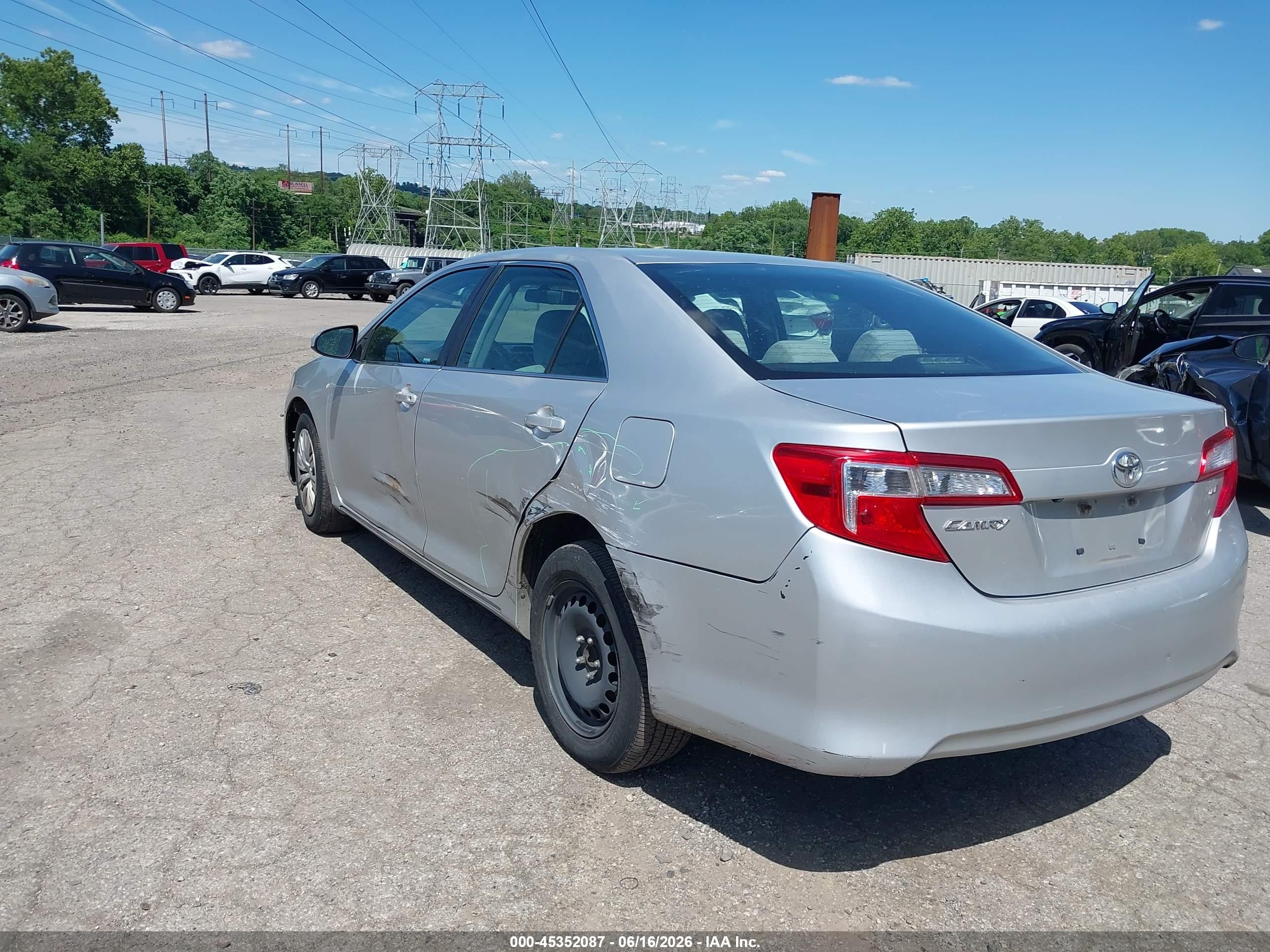 2014 Toyota Camry Le Silver vin: 4T1BF1FKXEU404652