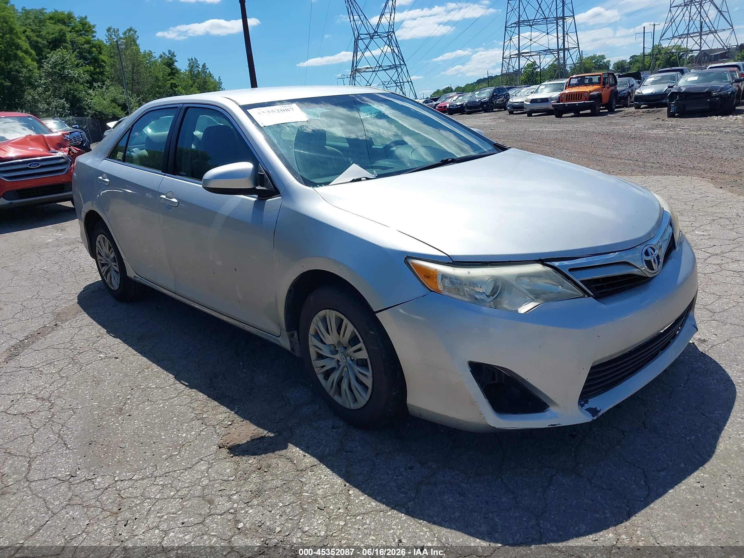 2014 Toyota Camry Le Silver vin: 4T1BF1FKXEU404652