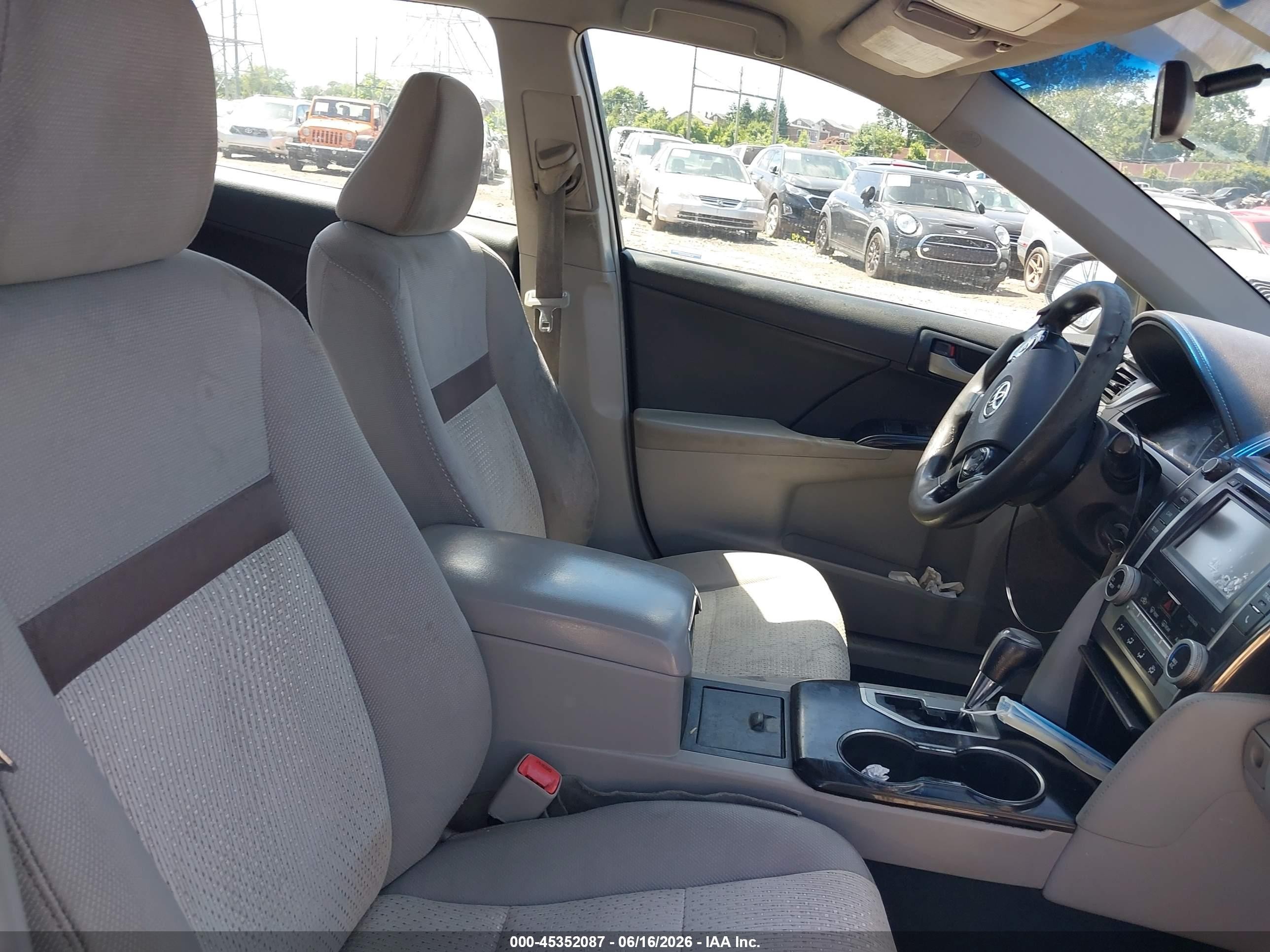 2014 Toyota Camry Le Silver vin: 4T1BF1FKXEU404652