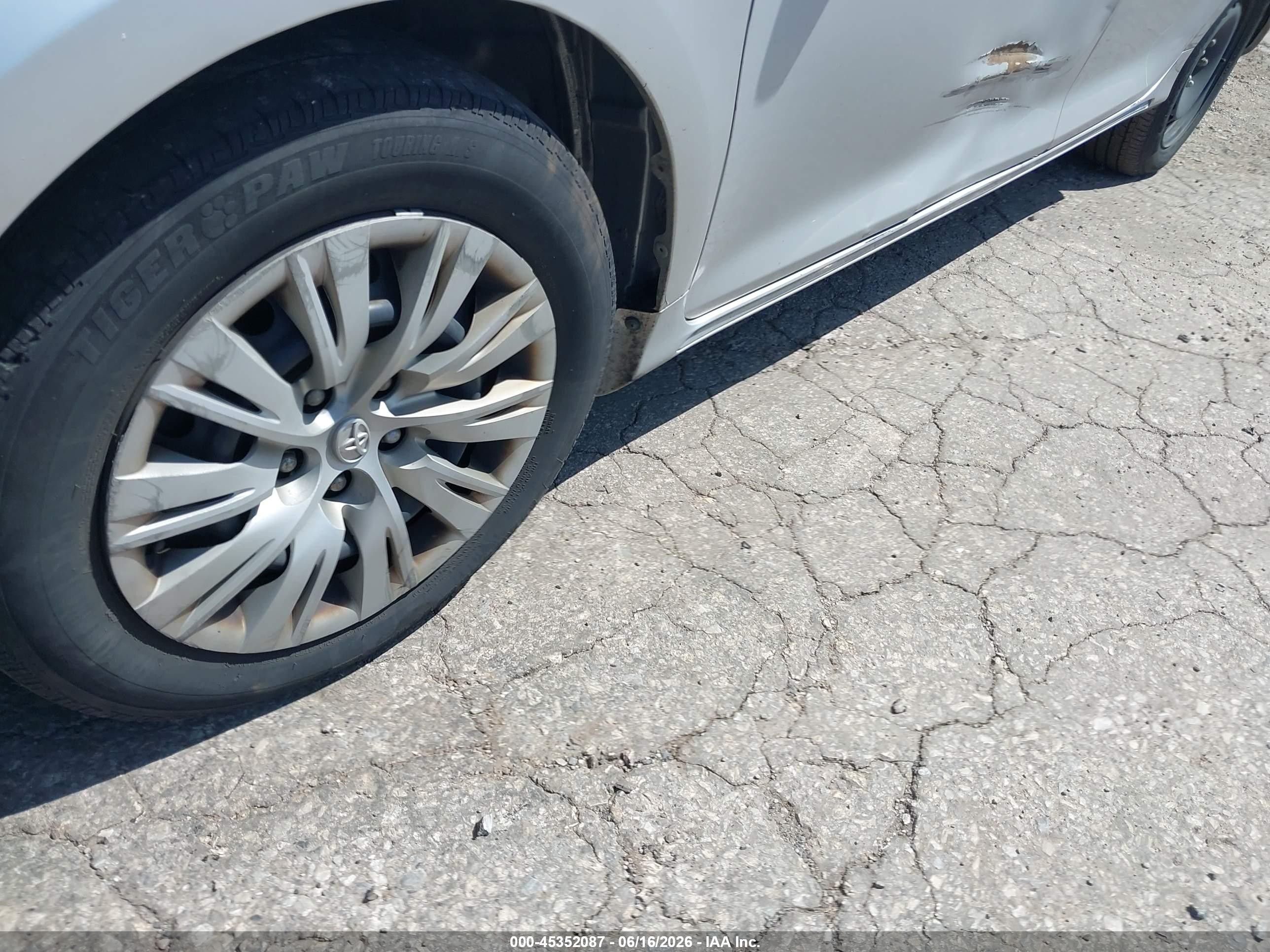 2014 Toyota Camry Le Silver vin: 4T1BF1FKXEU404652
