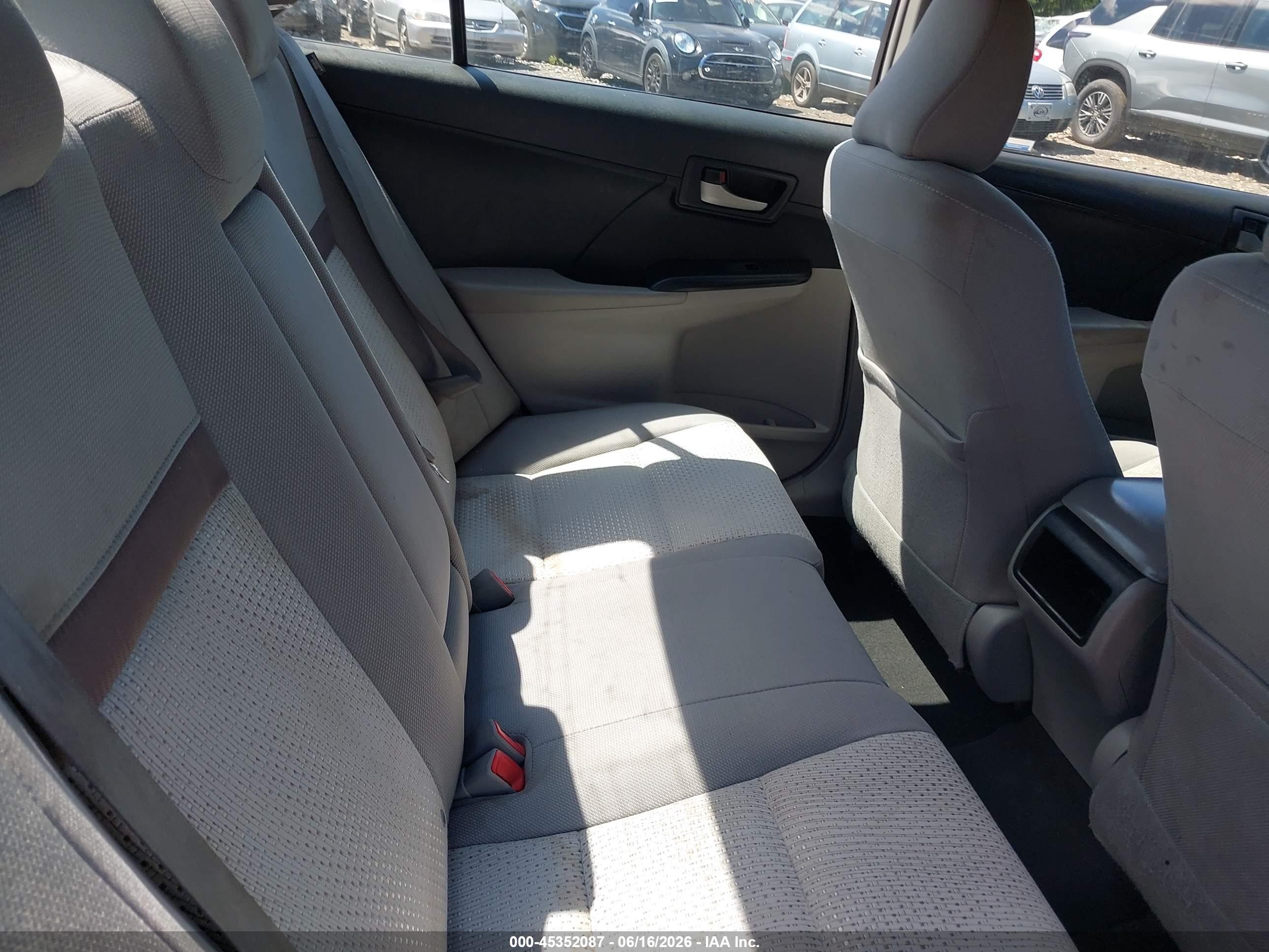 2014 Toyota Camry Le Silver vin: 4T1BF1FKXEU404652