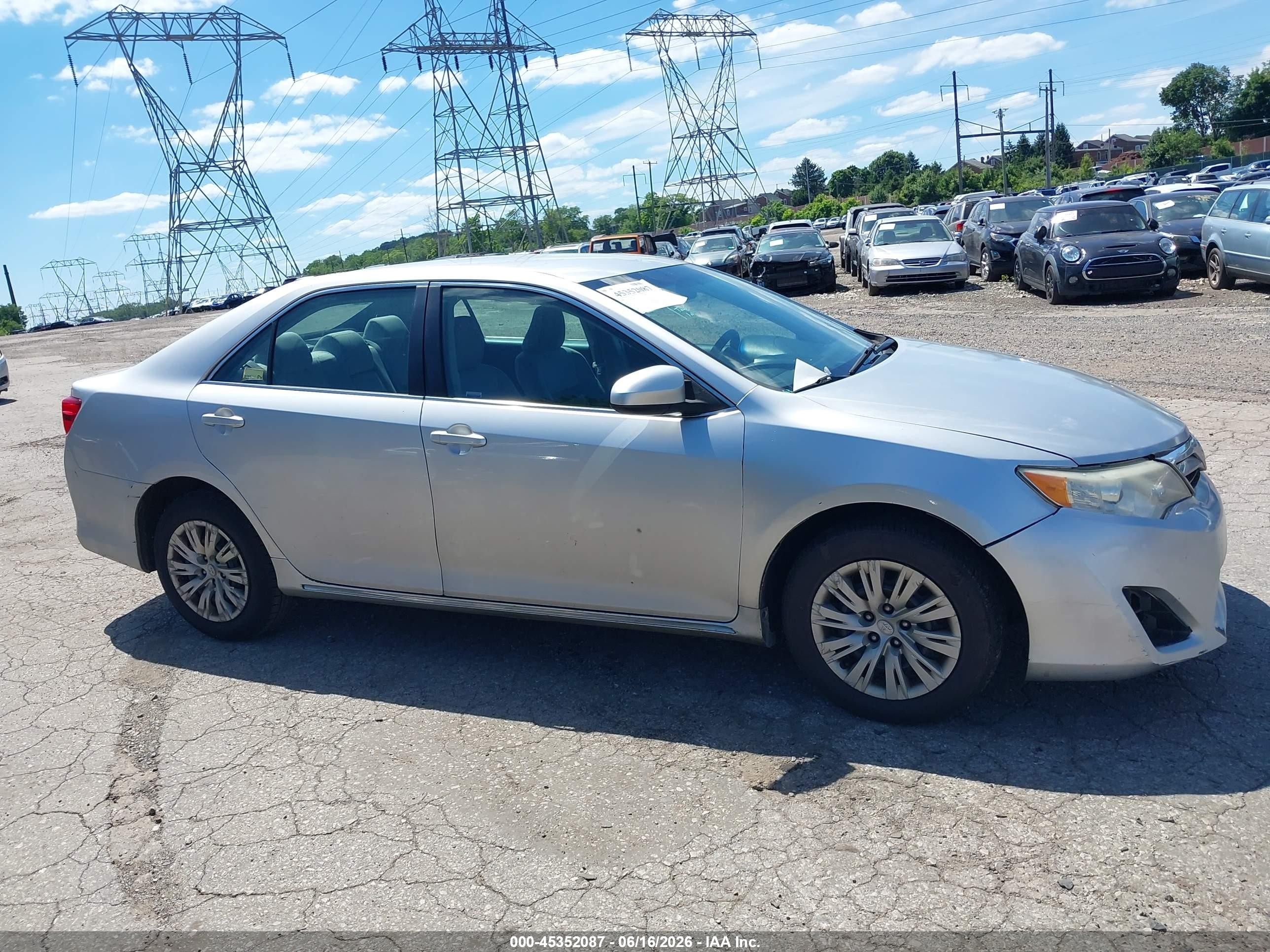 2014 Toyota Camry Le Silver vin: 4T1BF1FKXEU404652
