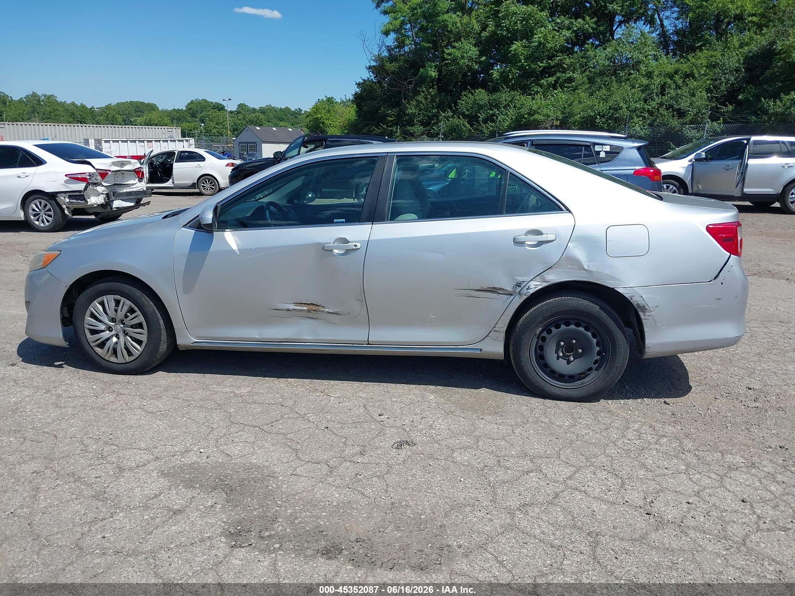 2014 Toyota Camry Le Silver vin: 4T1BF1FKXEU404652
