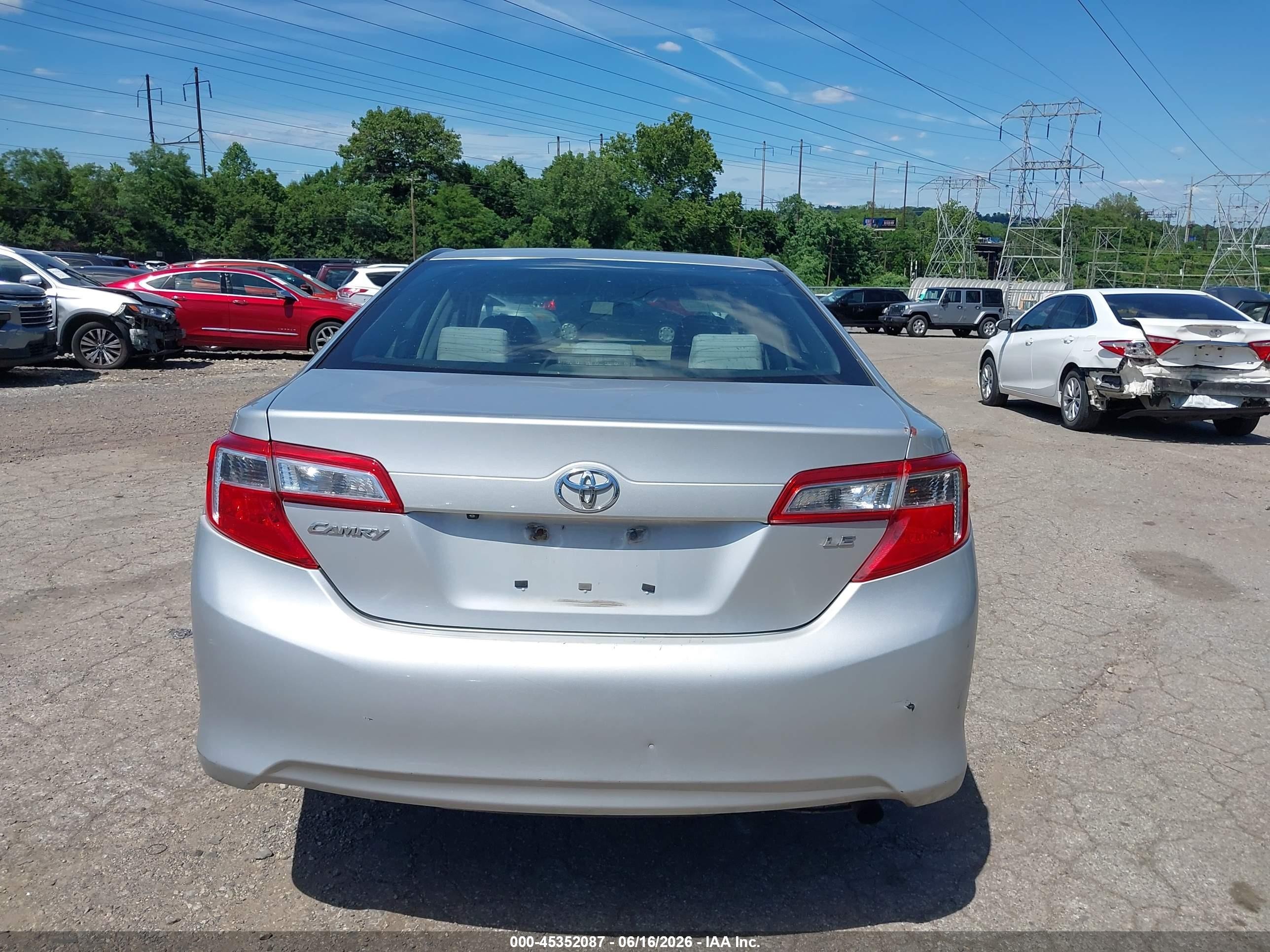 2014 Toyota Camry Le Silver vin: 4T1BF1FKXEU404652