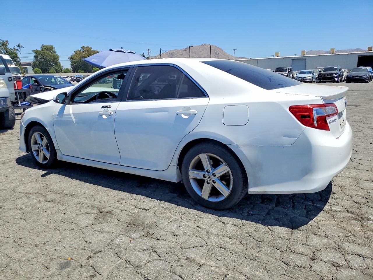 2014 Toyota Camry Se White vin: 4T1BF1FKXEU463149