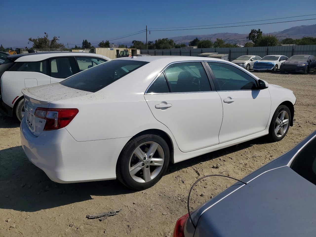 2014 Toyota Camry Se White vin: 4T1BF1FKXEU731035