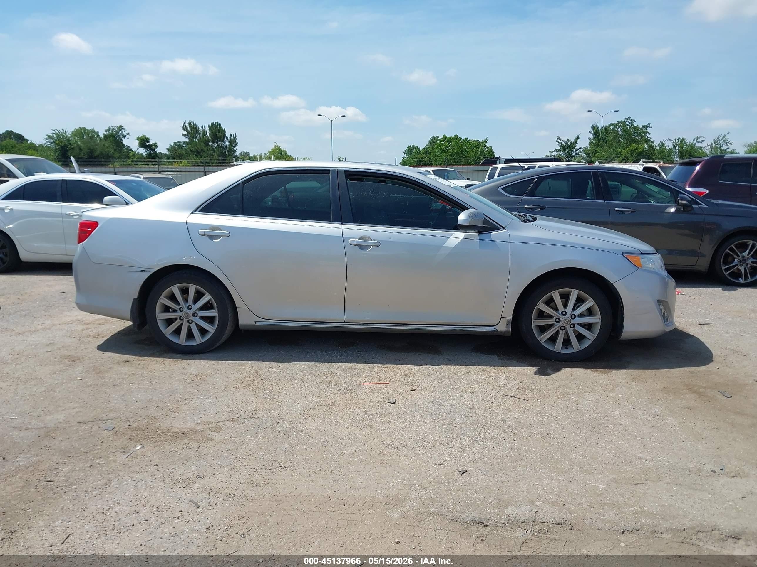 2014 Toyota Camry Xle Silver vin: 4T1BF1FKXEU742827