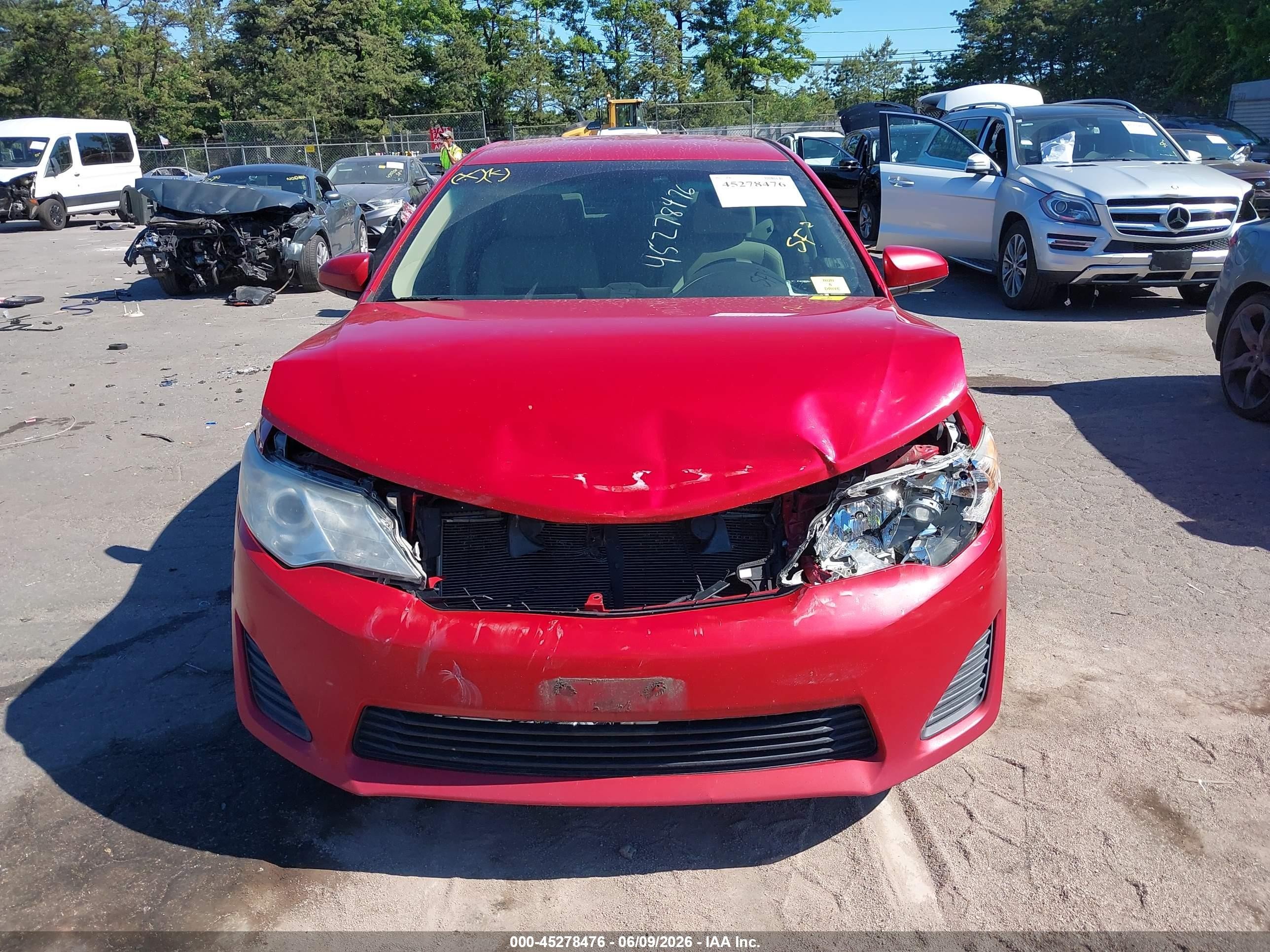2014 Toyota Camry Le Red vin: 4T1BF1FKXEU797133