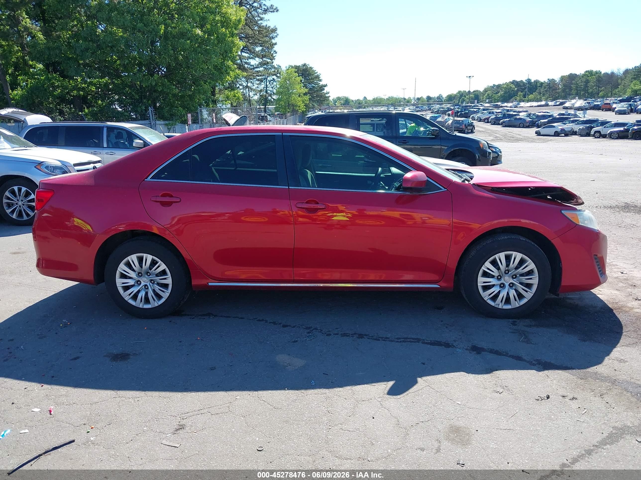 2014 Toyota Camry Le Red vin: 4T1BF1FKXEU797133