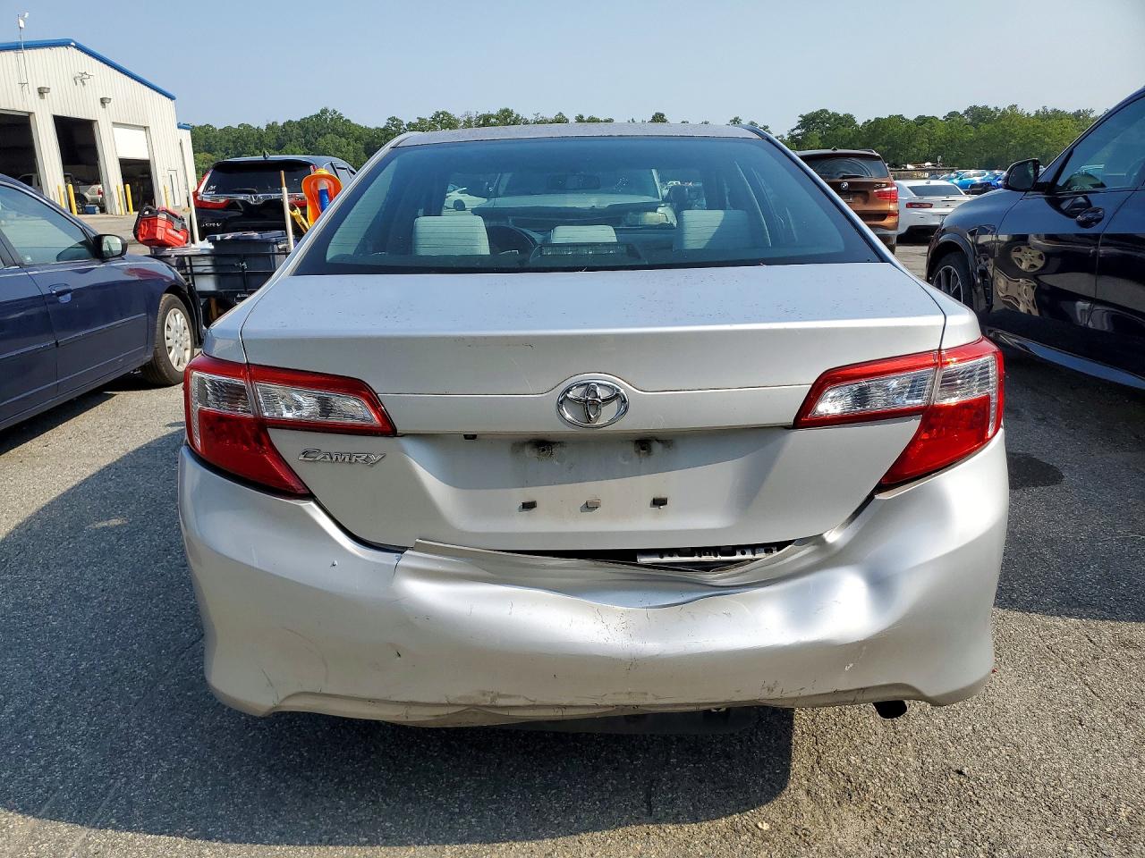 2014 Toyota Camry L Silver vin: 4T1BF1FKXEU805554