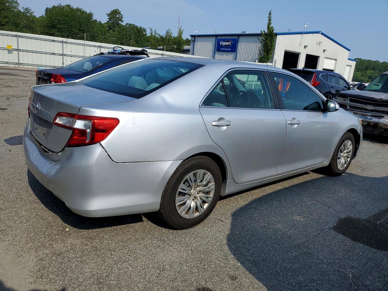 2014 Toyota Camry L Silver vin: 4T1BF1FKXEU805554