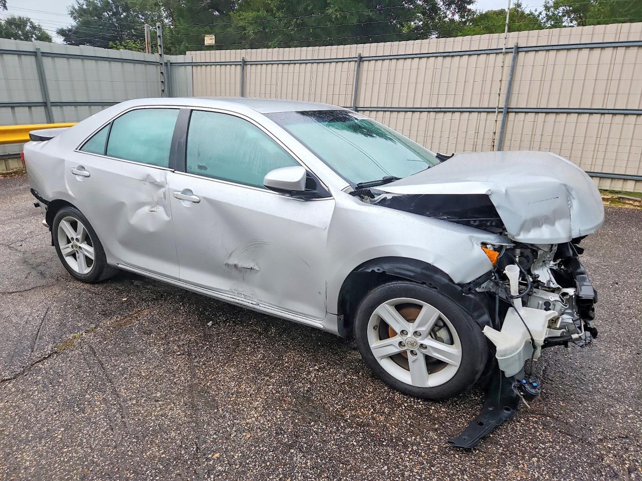 2014 Toyota Camry Серебряный vin: 4T1BF1FKXEU842457
