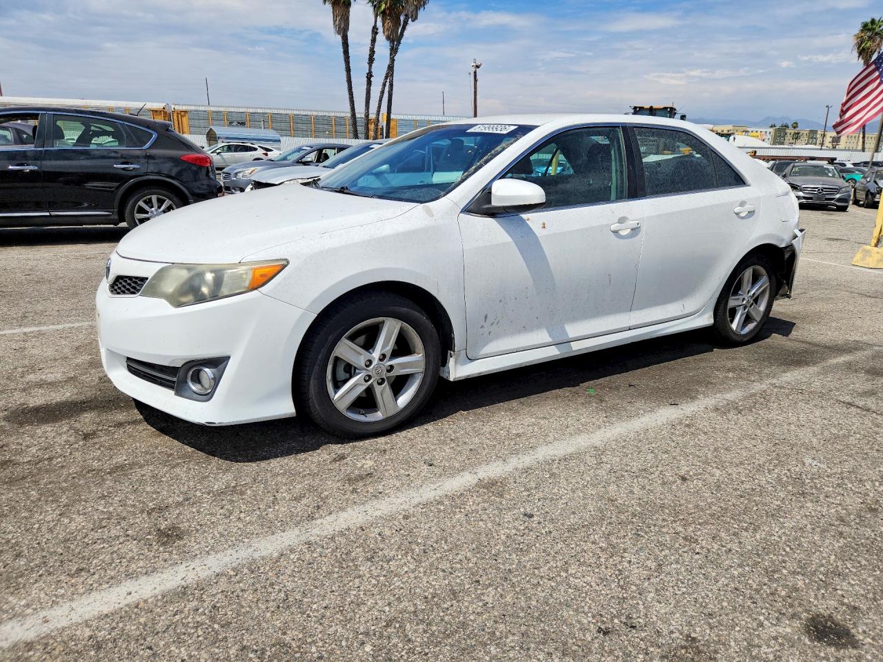 2014 Toyota Camry Se White vin: 4T1BF1FKXEU853037