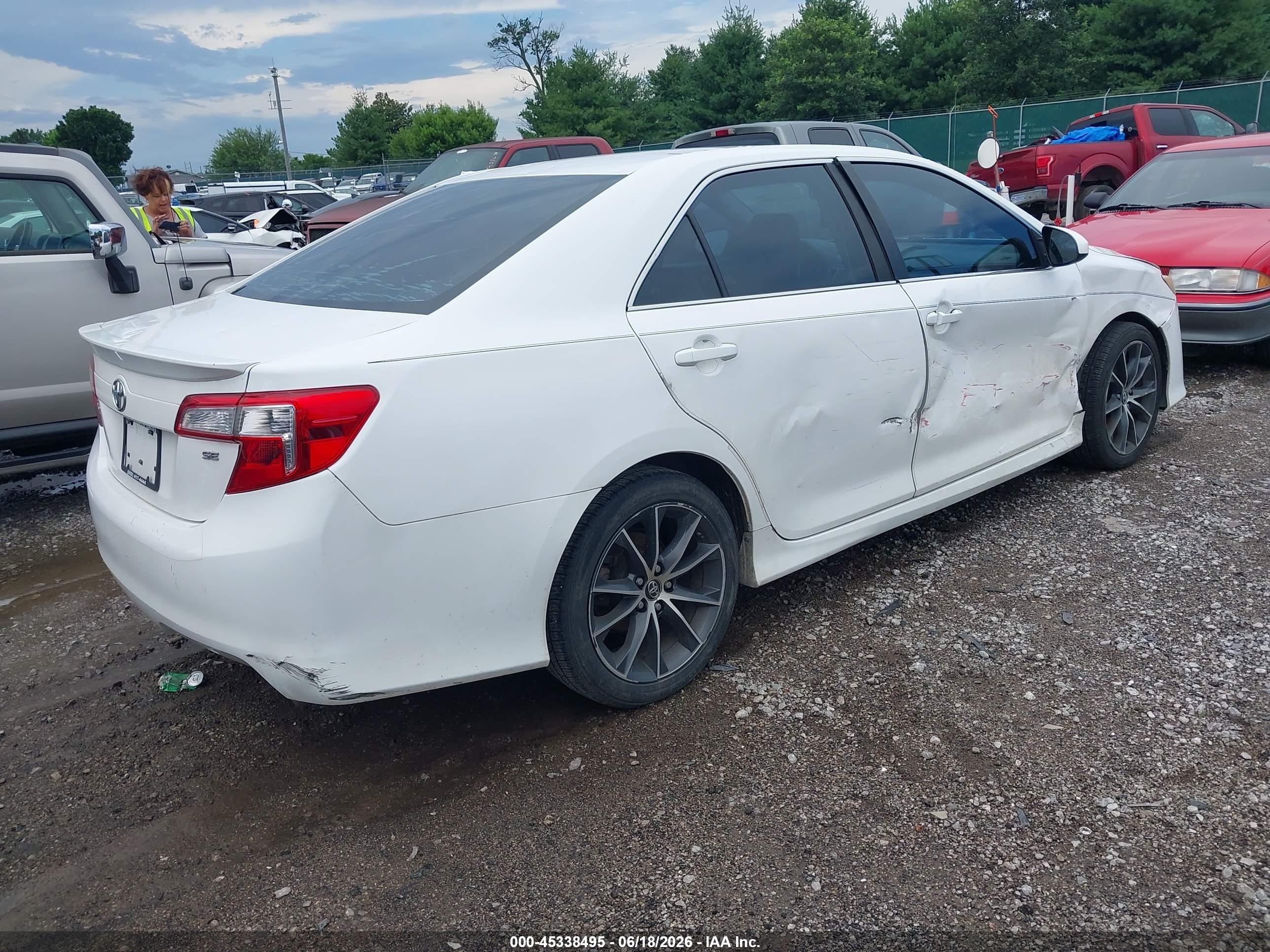 2014 Toyota Camry Se White vin: 4T1BF1FKXEU853622