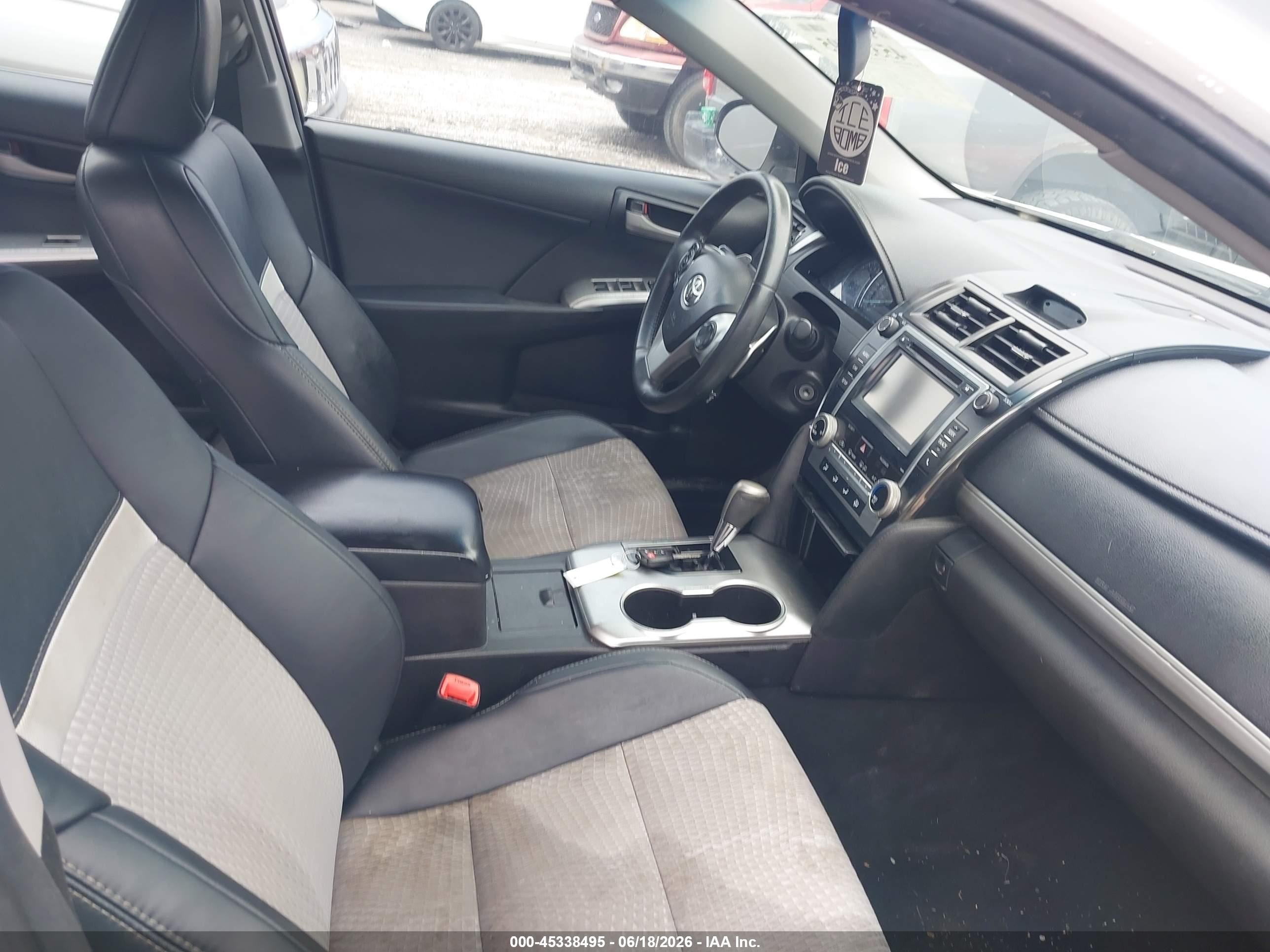 2014 Toyota Camry Se White vin: 4T1BF1FKXEU853622