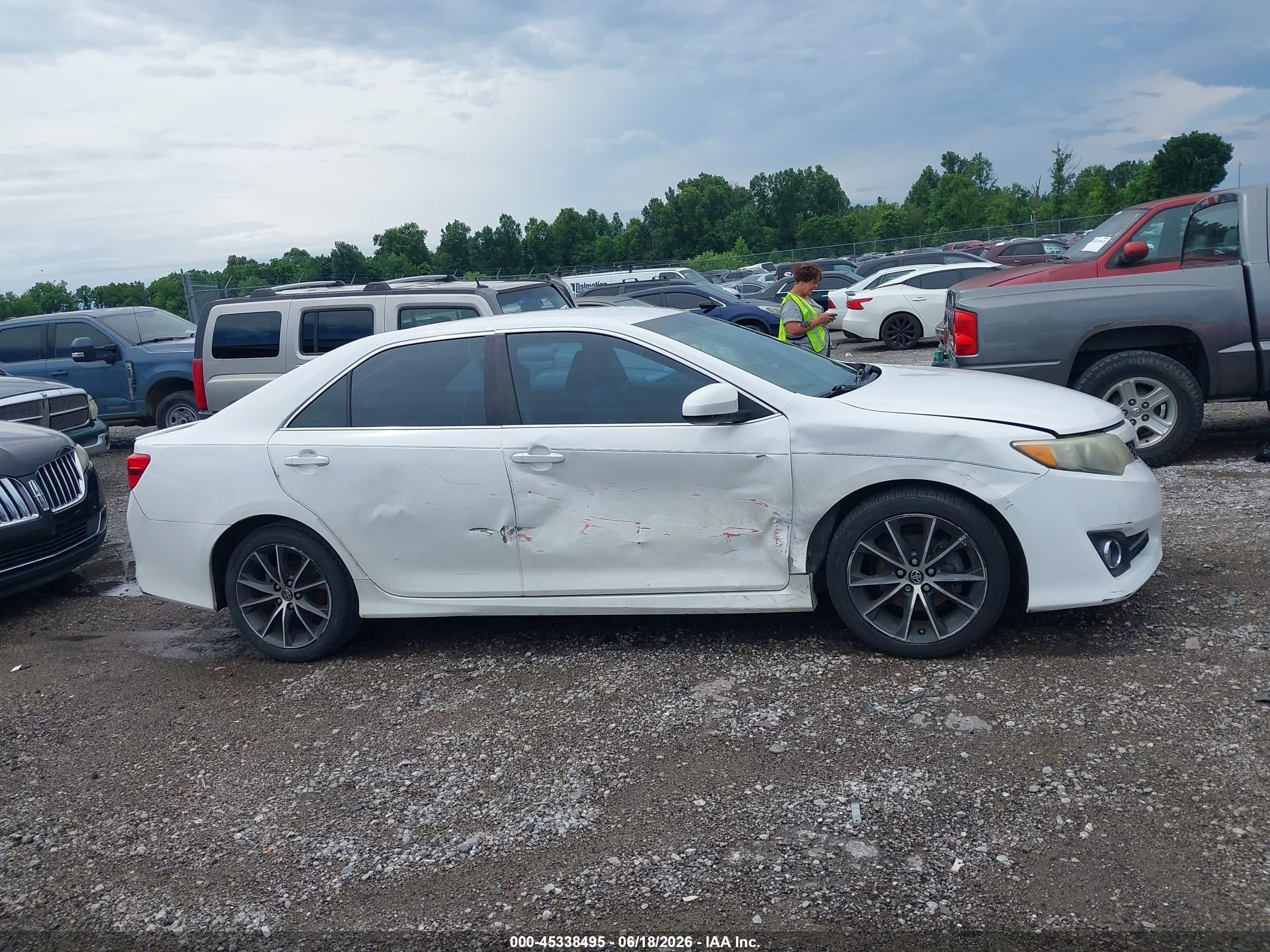 2014 Toyota Camry Se White vin: 4T1BF1FKXEU853622