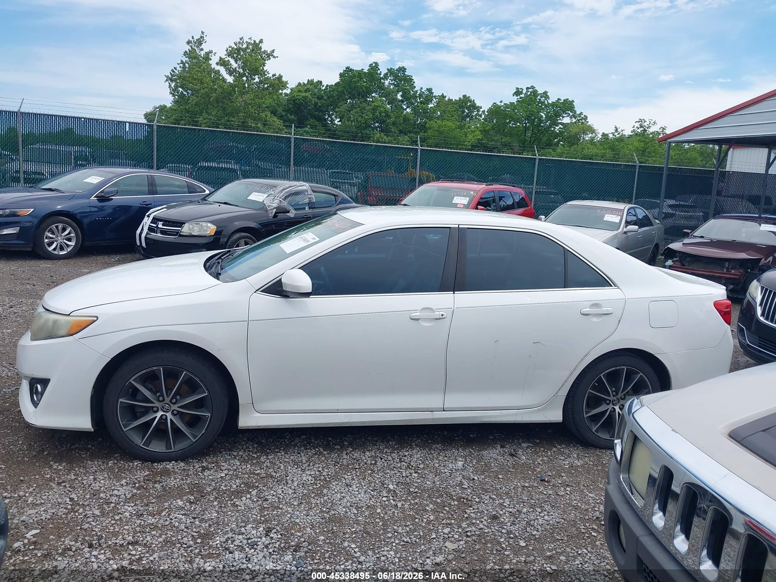 2014 Toyota Camry Se White vin: 4T1BF1FKXEU853622