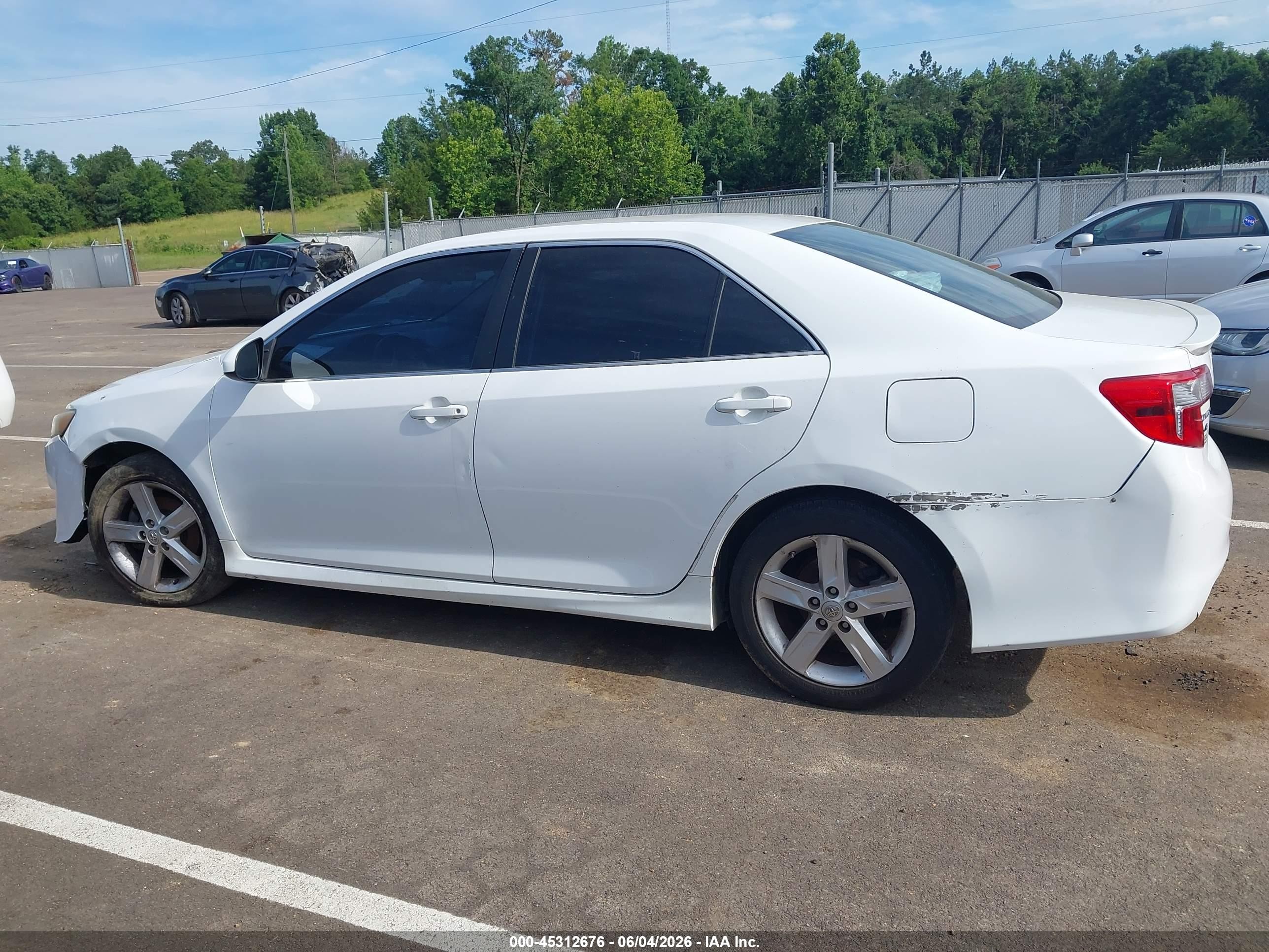 2014 Toyota Camry Se Белый vin: 4T1BF1FKXEU865608