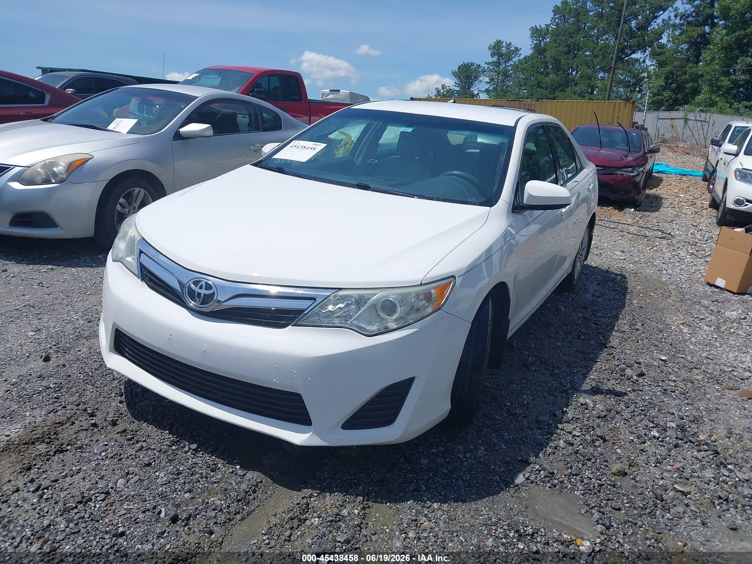 2014 Toyota Camry Le White vin: 4T1BF1FKXEU866757