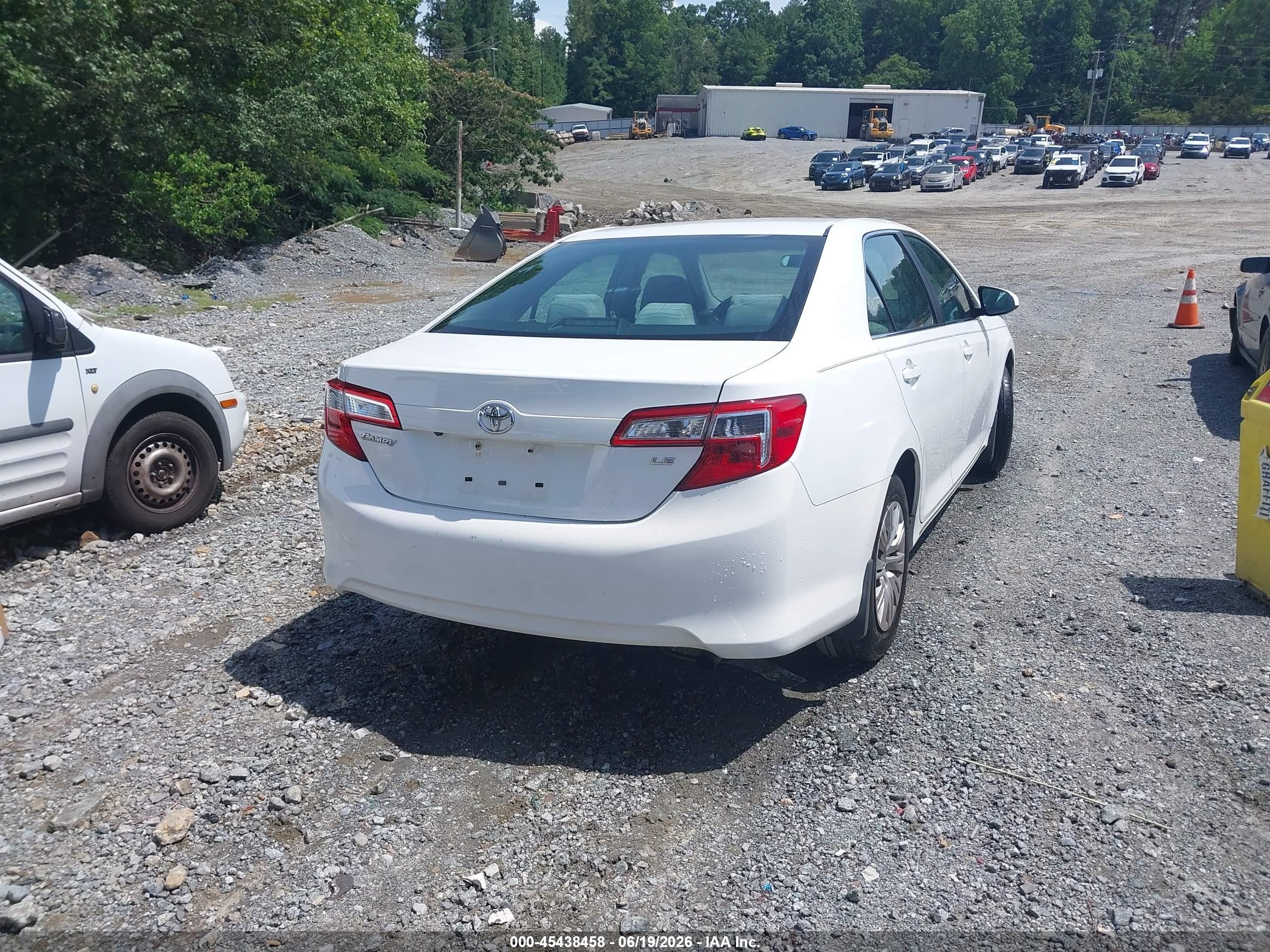 2014 Toyota Camry Le White vin: 4T1BF1FKXEU866757