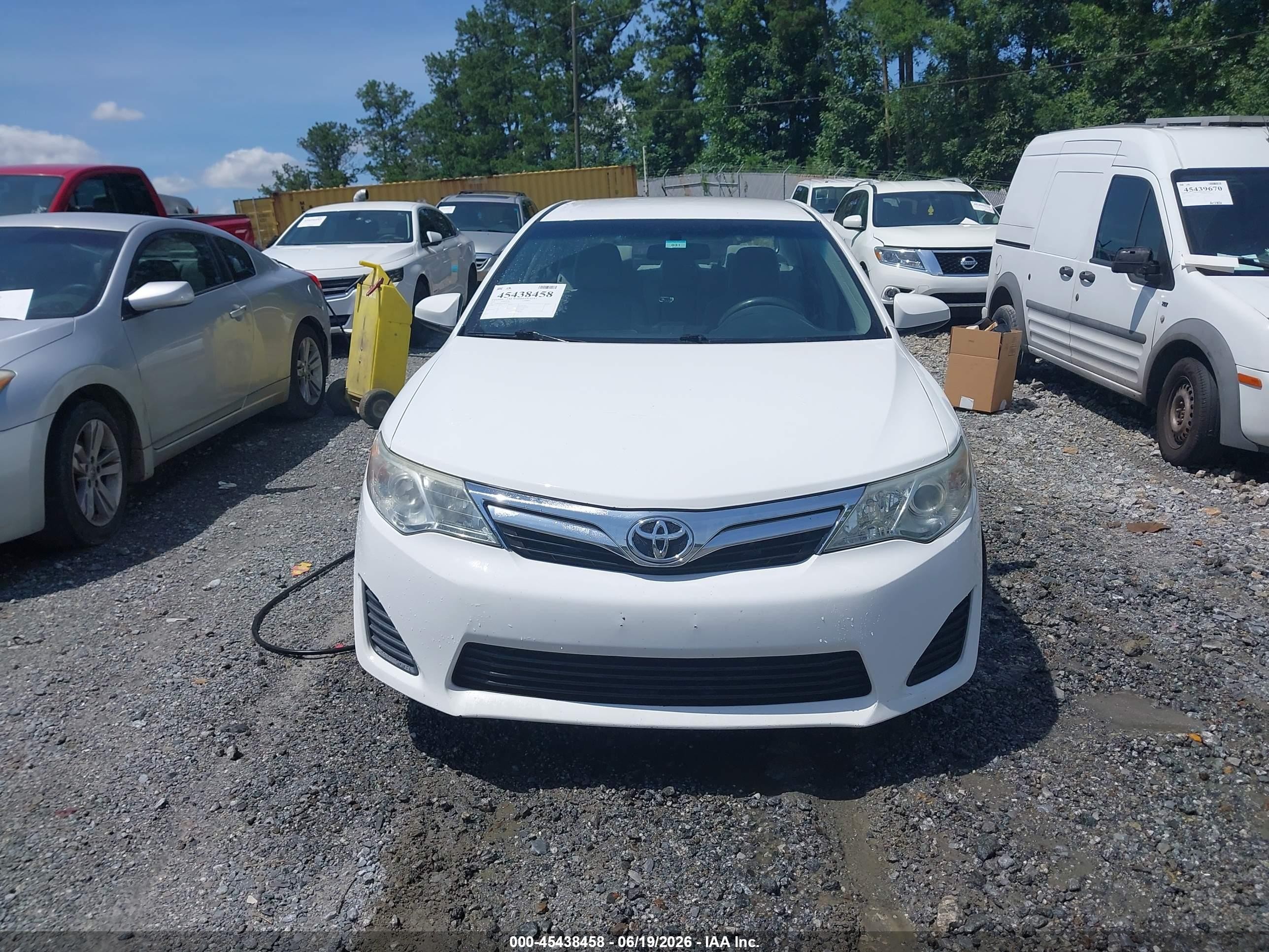 2014 Toyota Camry Le White vin: 4T1BF1FKXEU866757