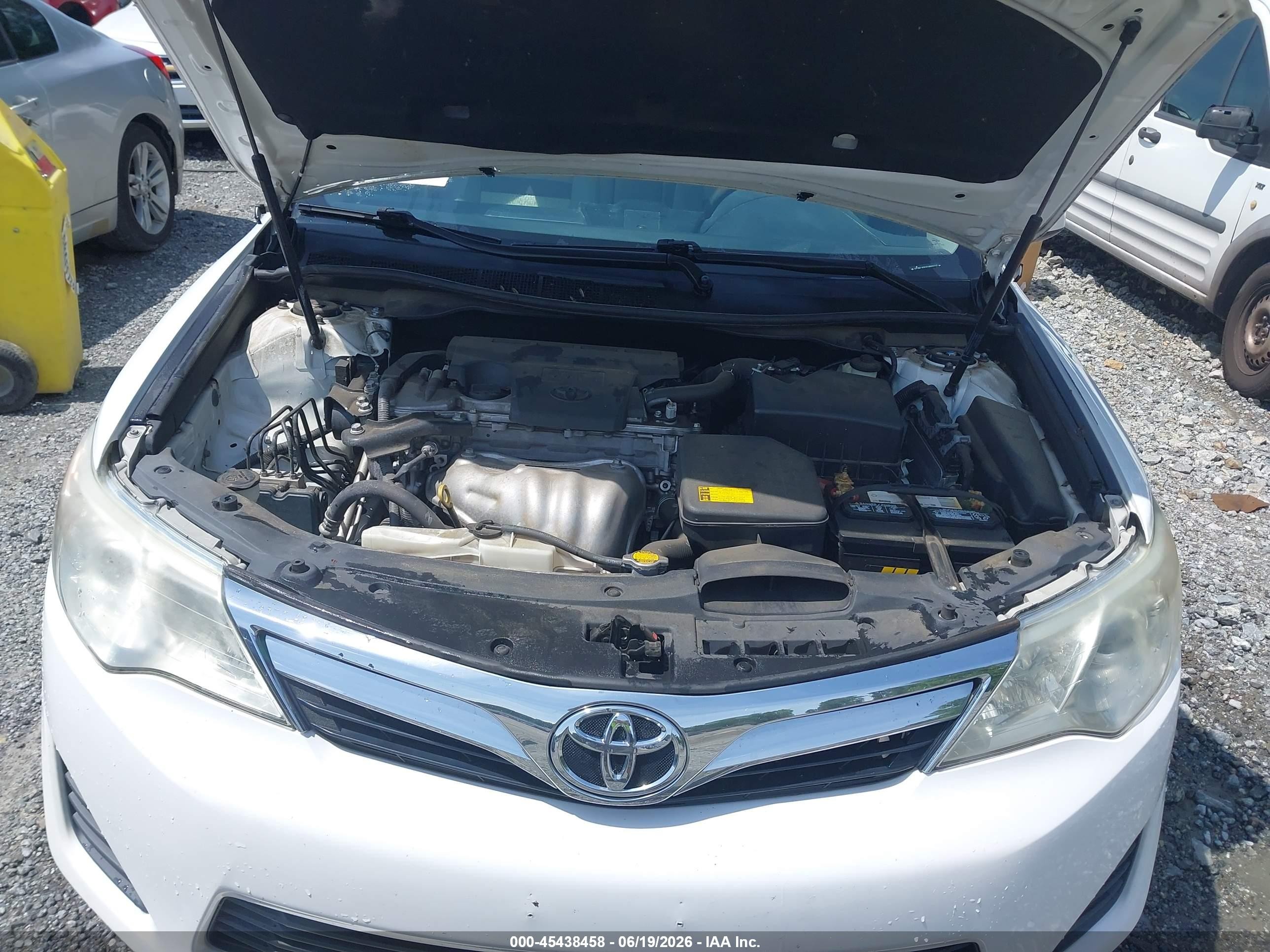 2014 Toyota Camry Le White vin: 4T1BF1FKXEU866757