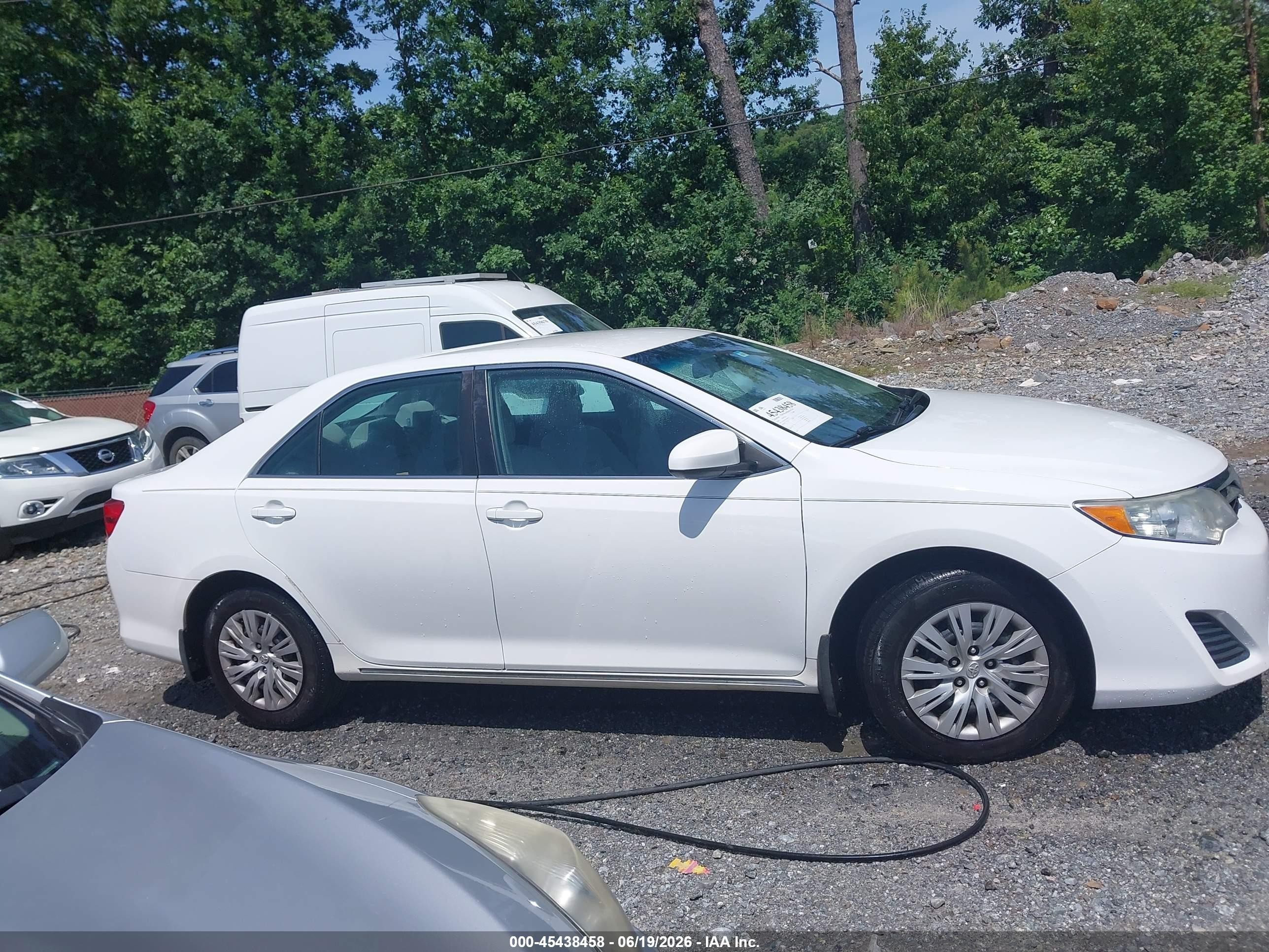 2014 Toyota Camry Le White vin: 4T1BF1FKXEU866757