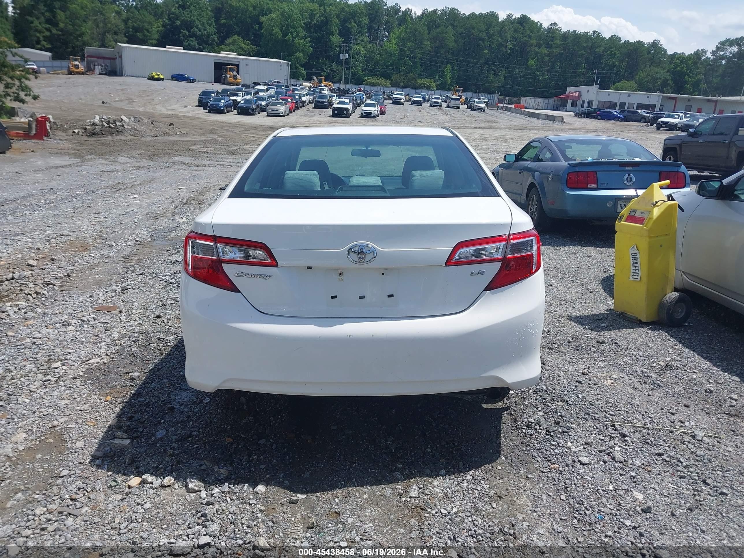 2014 Toyota Camry Le White vin: 4T1BF1FKXEU866757