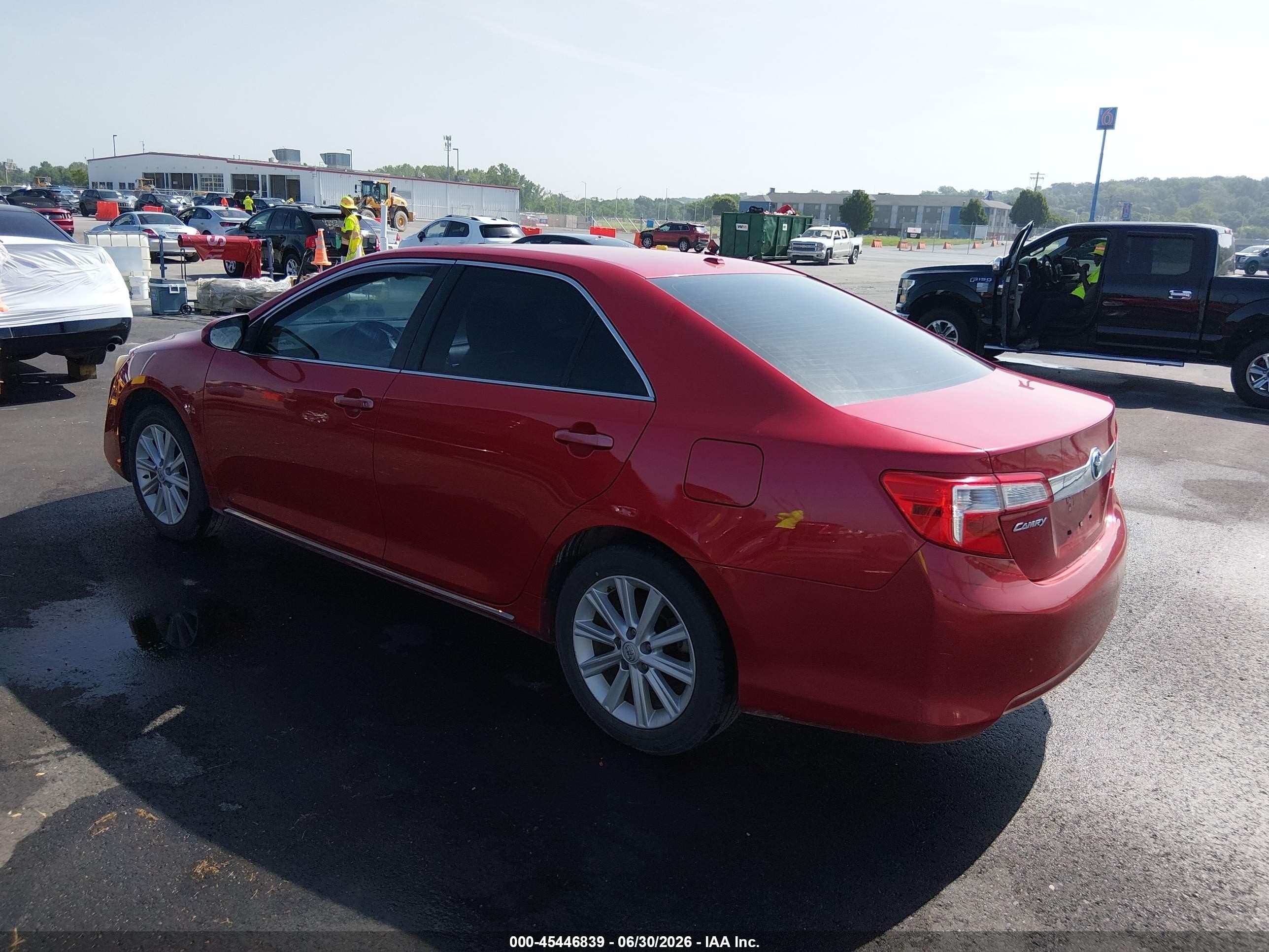 2014 Toyota Camry Xle Red vin: 4T1BF1FKXEU867021