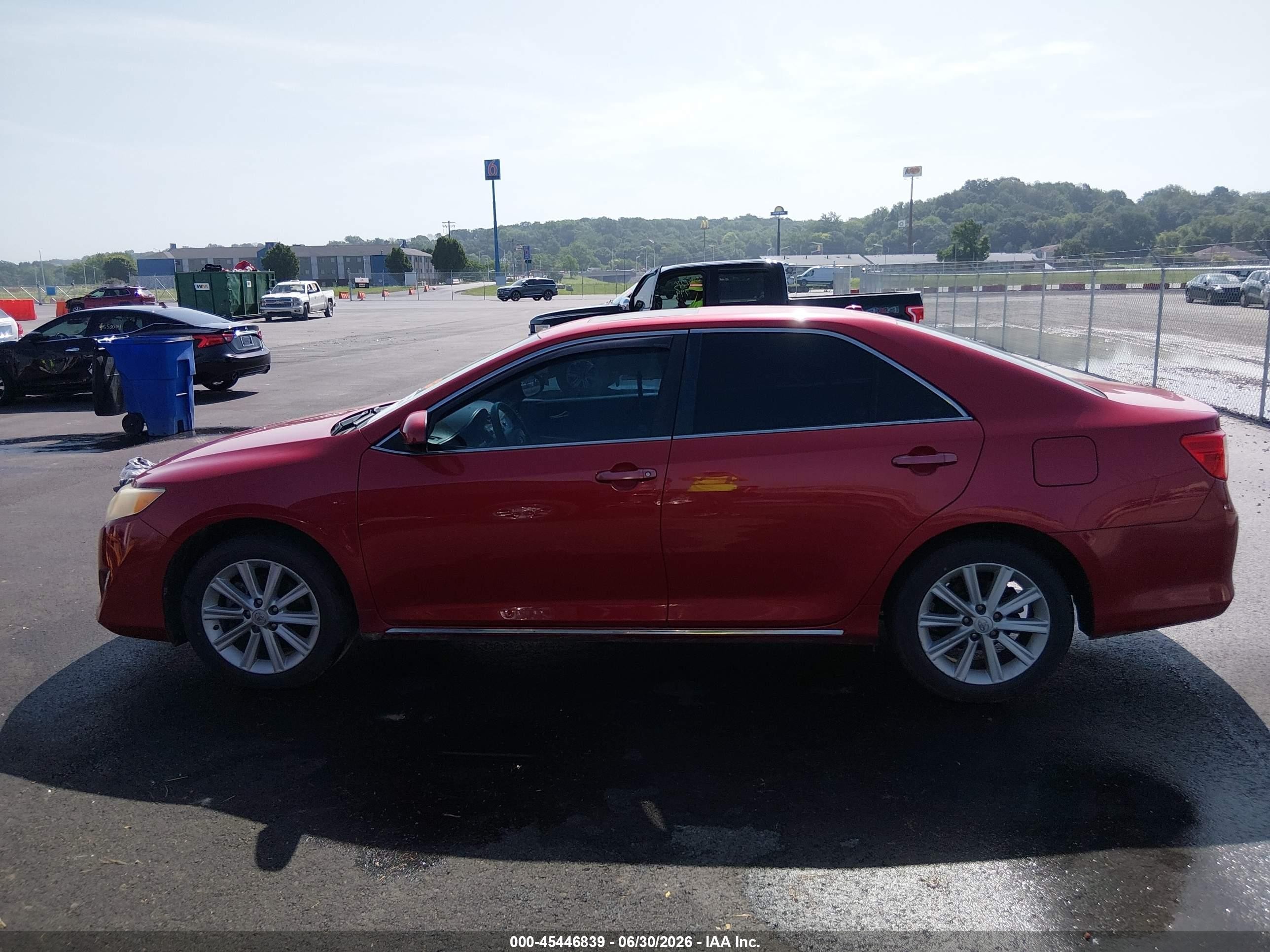 2014 Toyota Camry Xle Red vin: 4T1BF1FKXEU867021