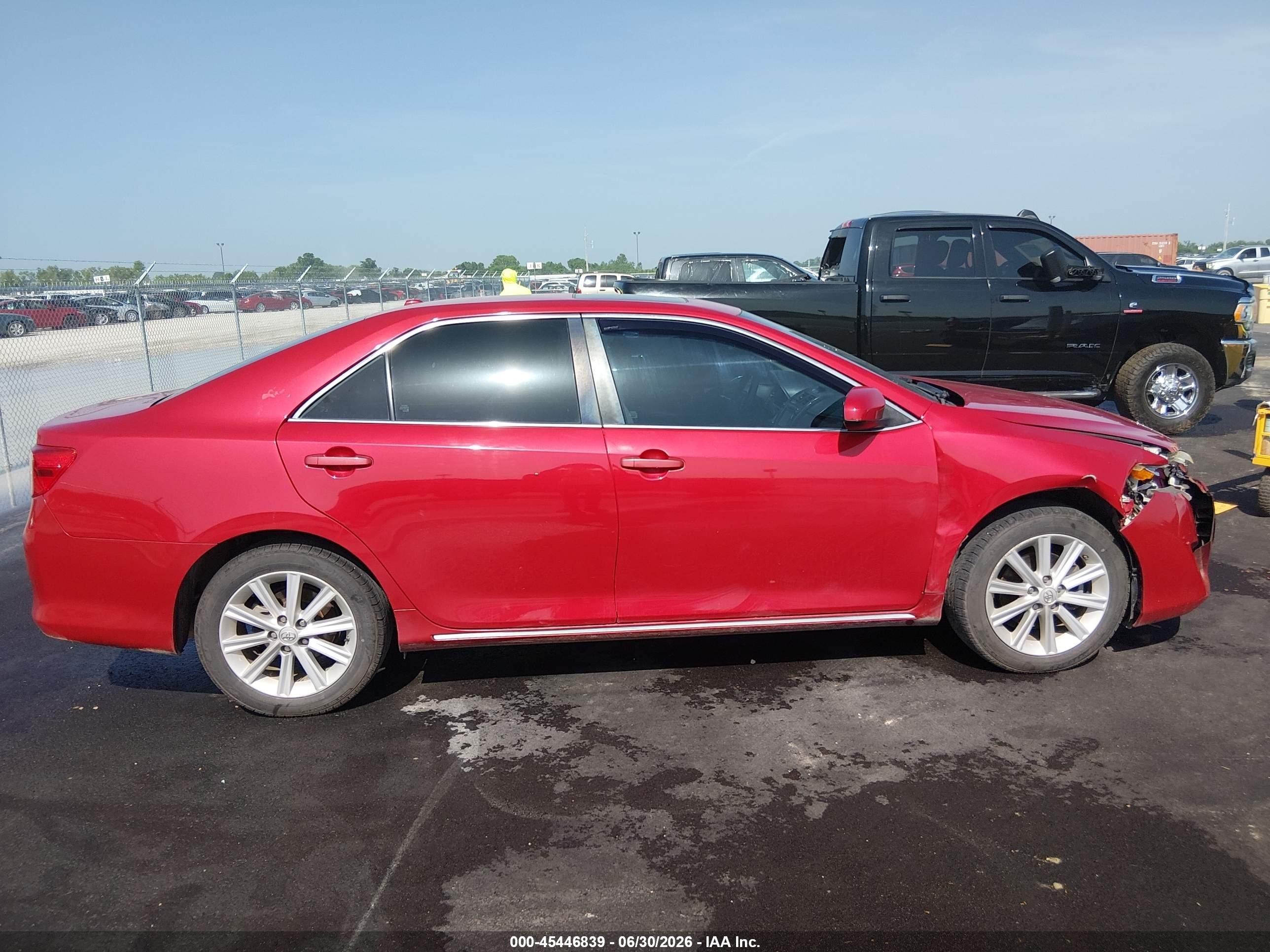 2014 Toyota Camry Xle Red vin: 4T1BF1FKXEU867021