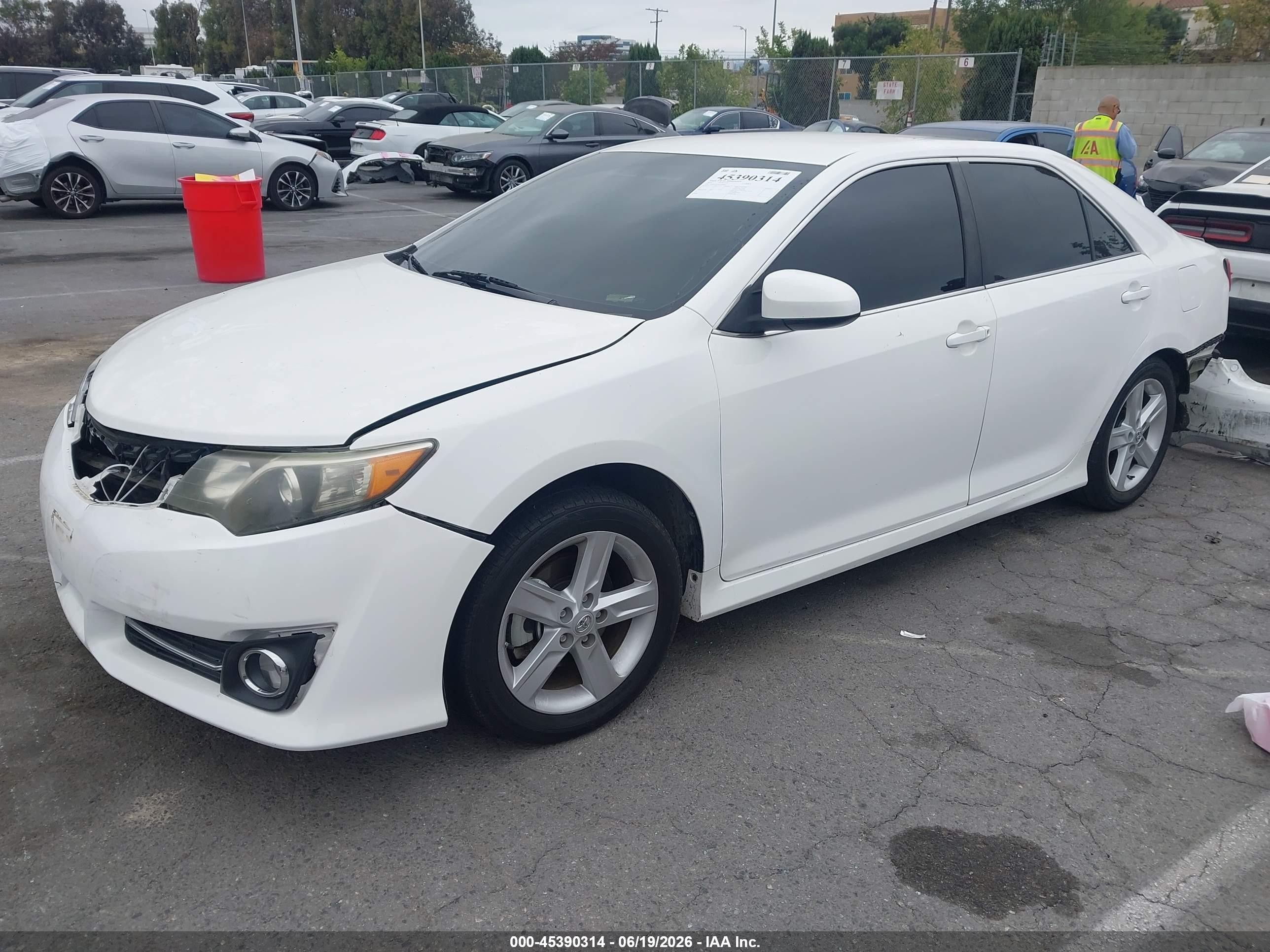 2014 Toyota Camry Se Белый vin: 4T1BF1FKXEU868637