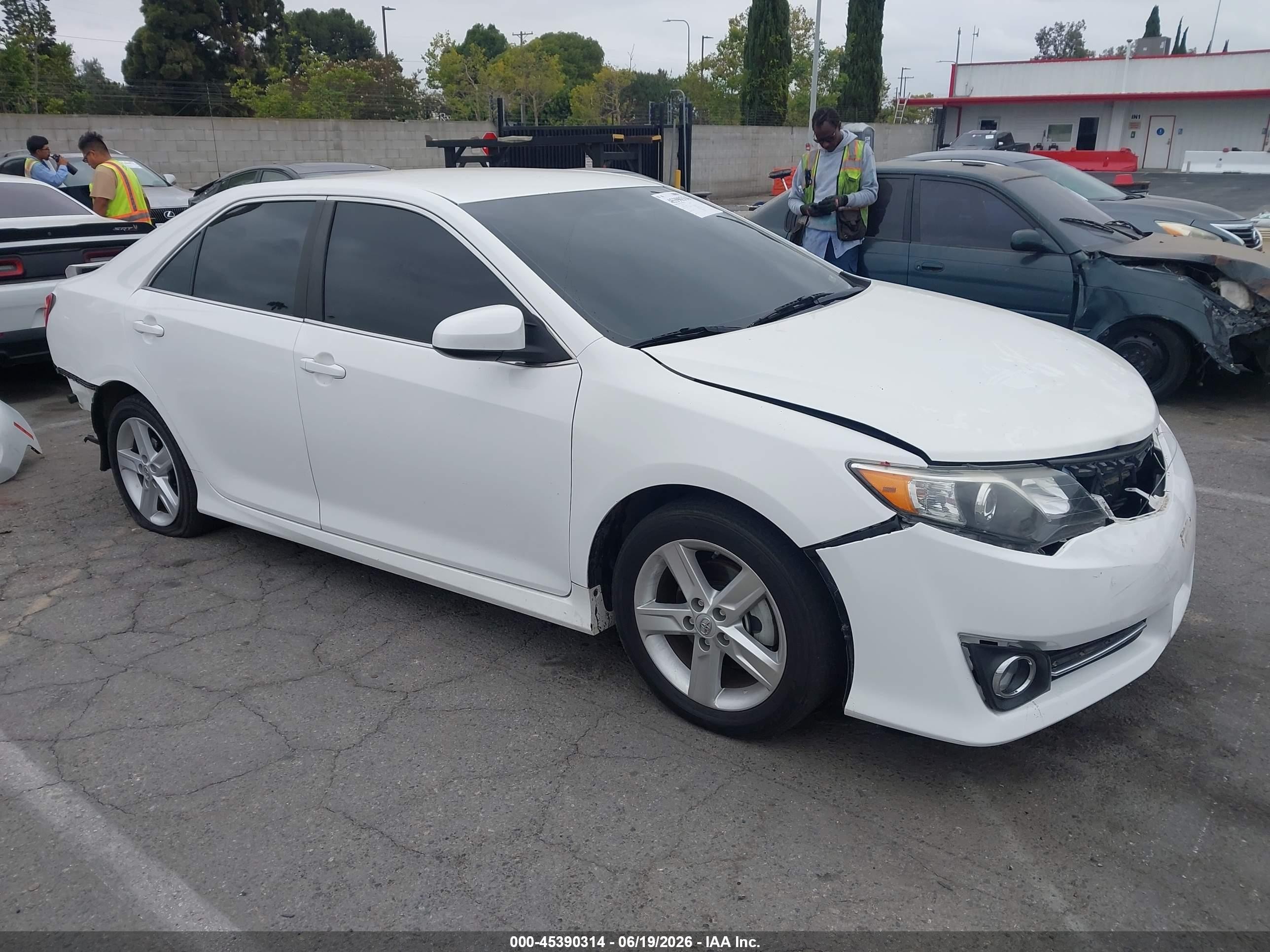 2014 Toyota Camry Se White vin: 4T1BF1FKXEU868637