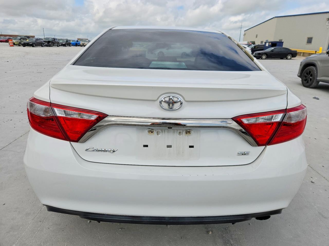2015 Toyota Camry Se White vin: 4T1BF1FKXFU024437