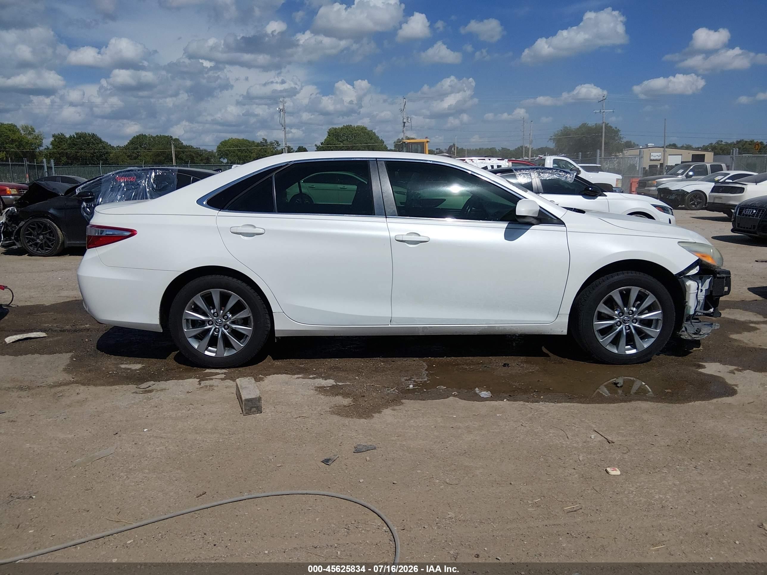 2015 Toyota Camry Xle Белый vin: 4T1BF1FKXFU072469