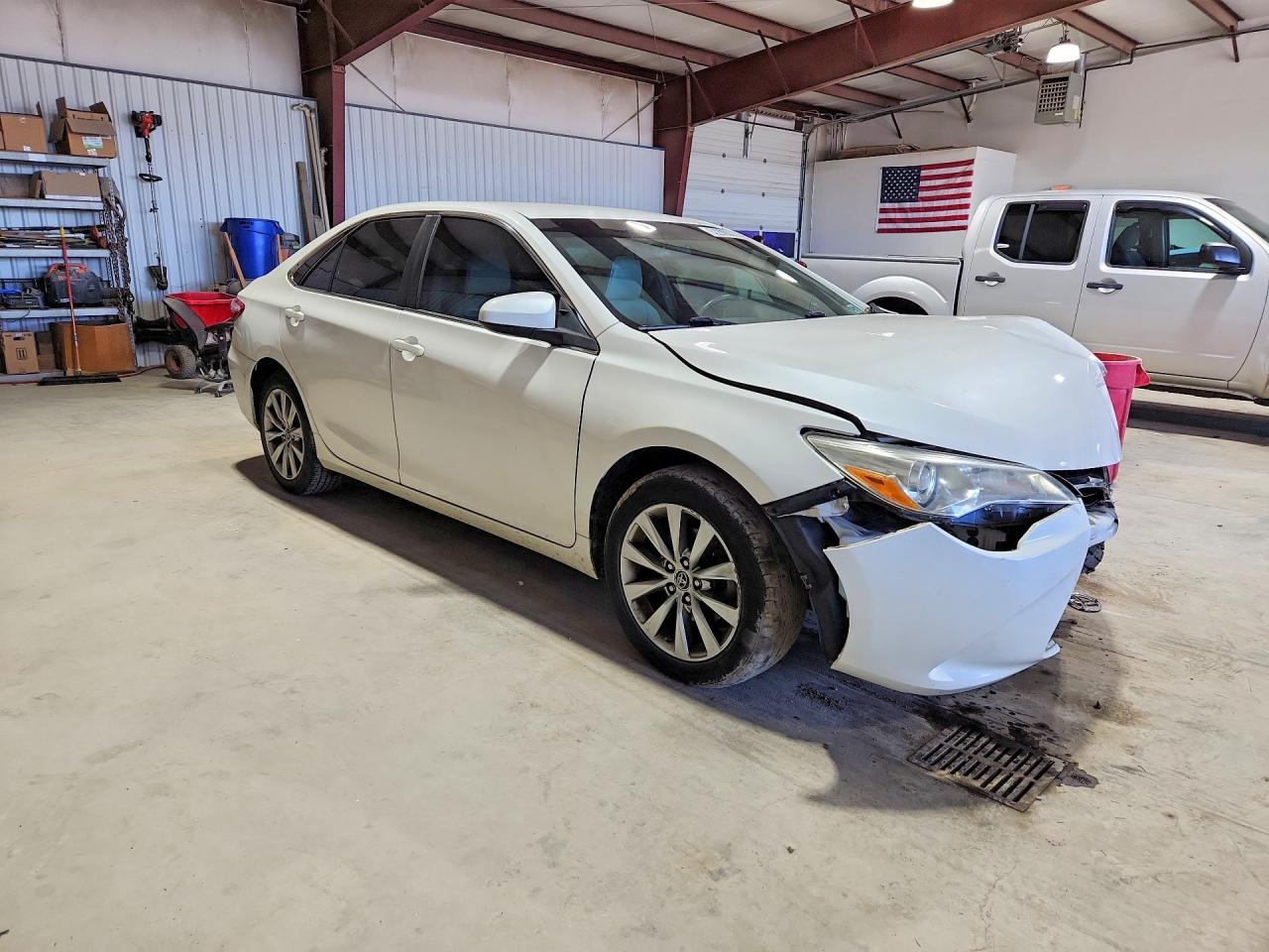 2015 Toyota Camry Xle White vin: 4T1BF1FKXFU083469