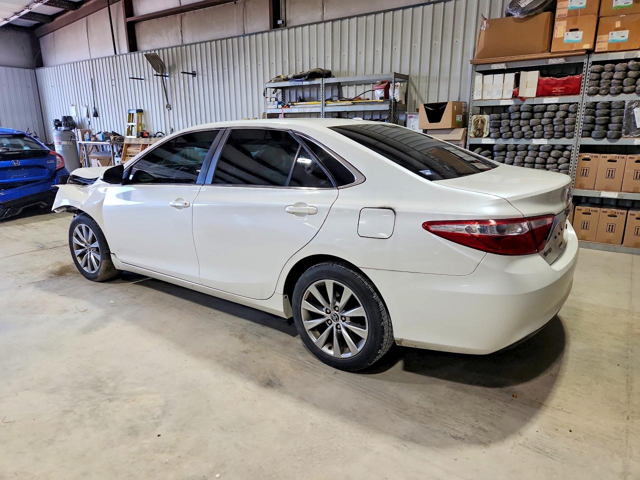 2015 Toyota Camry Xle White vin: 4T1BF1FKXFU083469