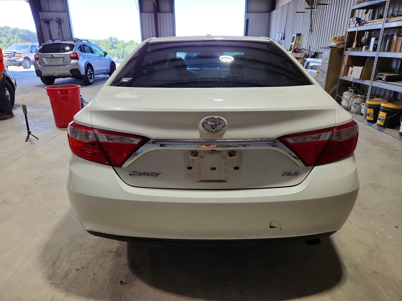 2015 Toyota Camry Xle White vin: 4T1BF1FKXFU083469