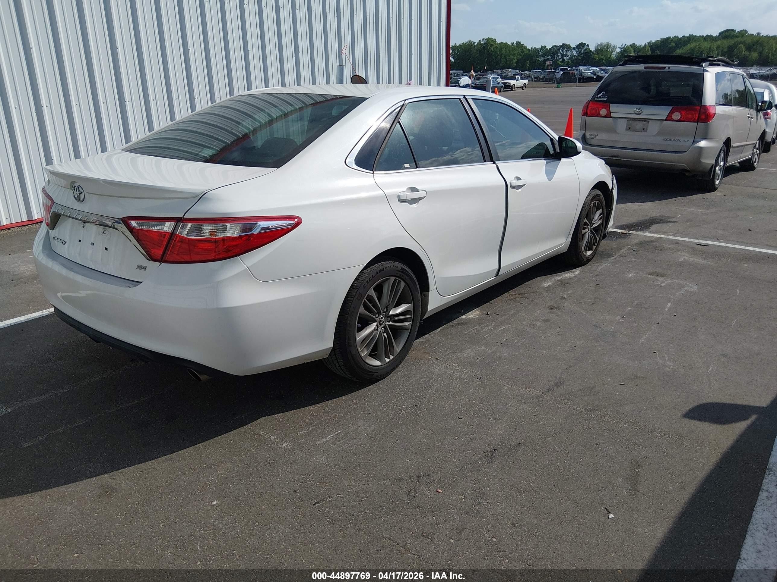 2015 Toyota Camry Se White vin: 4T1BF1FKXFU087098