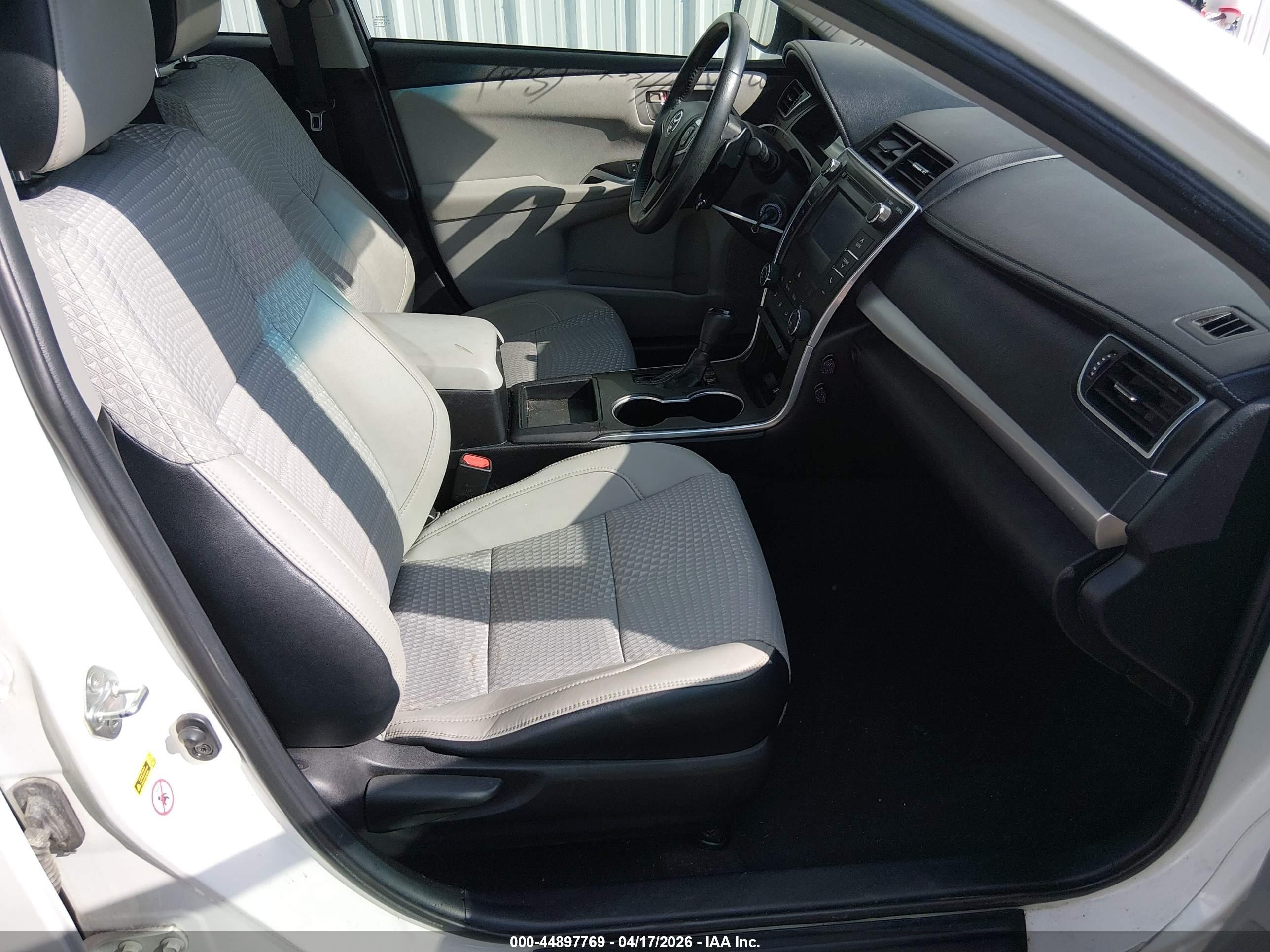 2015 Toyota Camry Se White vin: 4T1BF1FKXFU087098